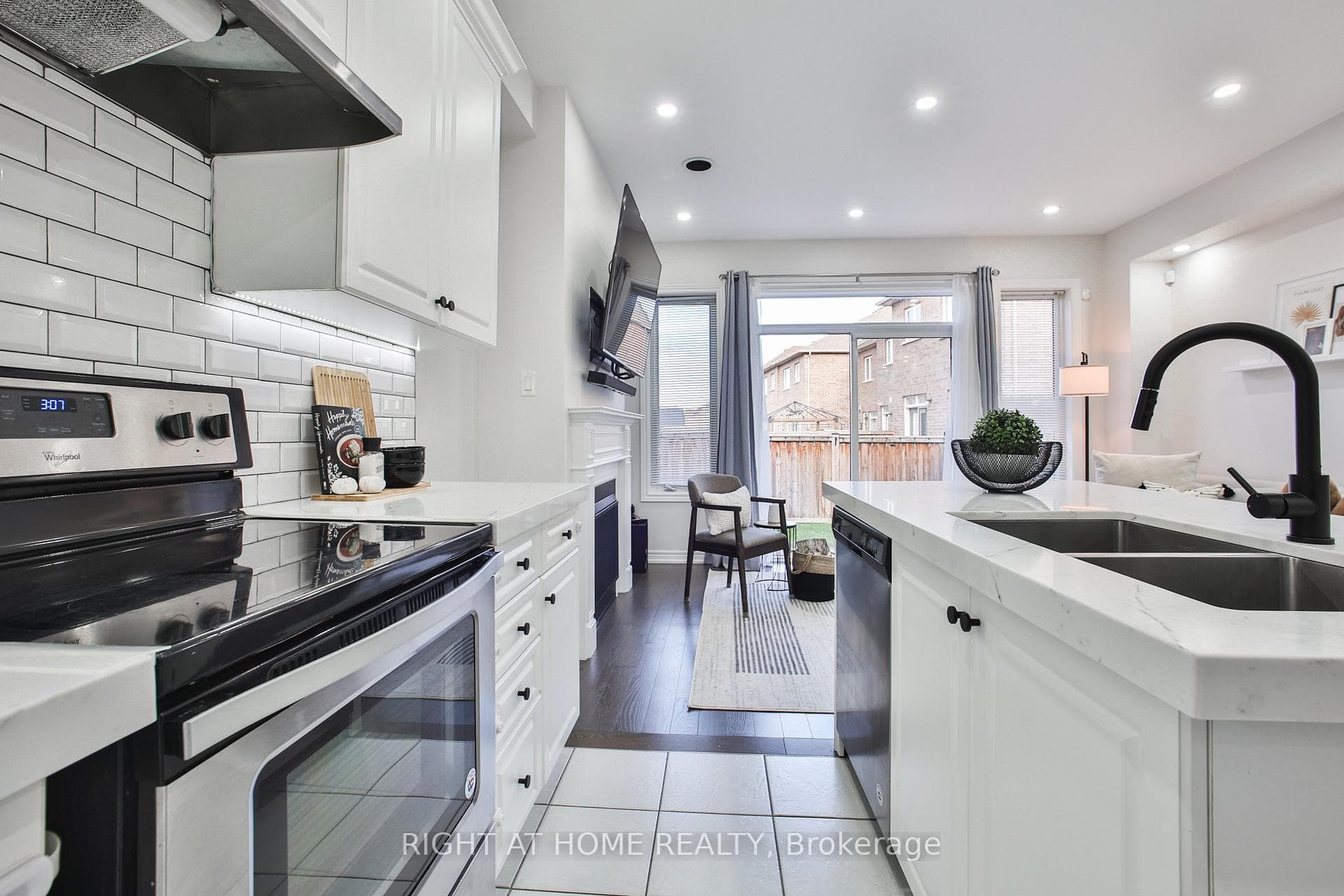 37 Ivor Crescent photo 6