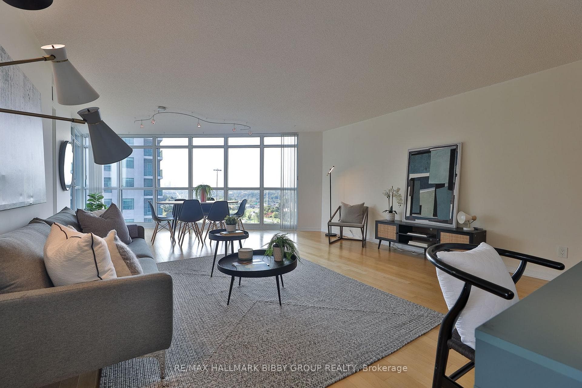 28 Harrison Garden Boulevard Unit 1002 photo 5