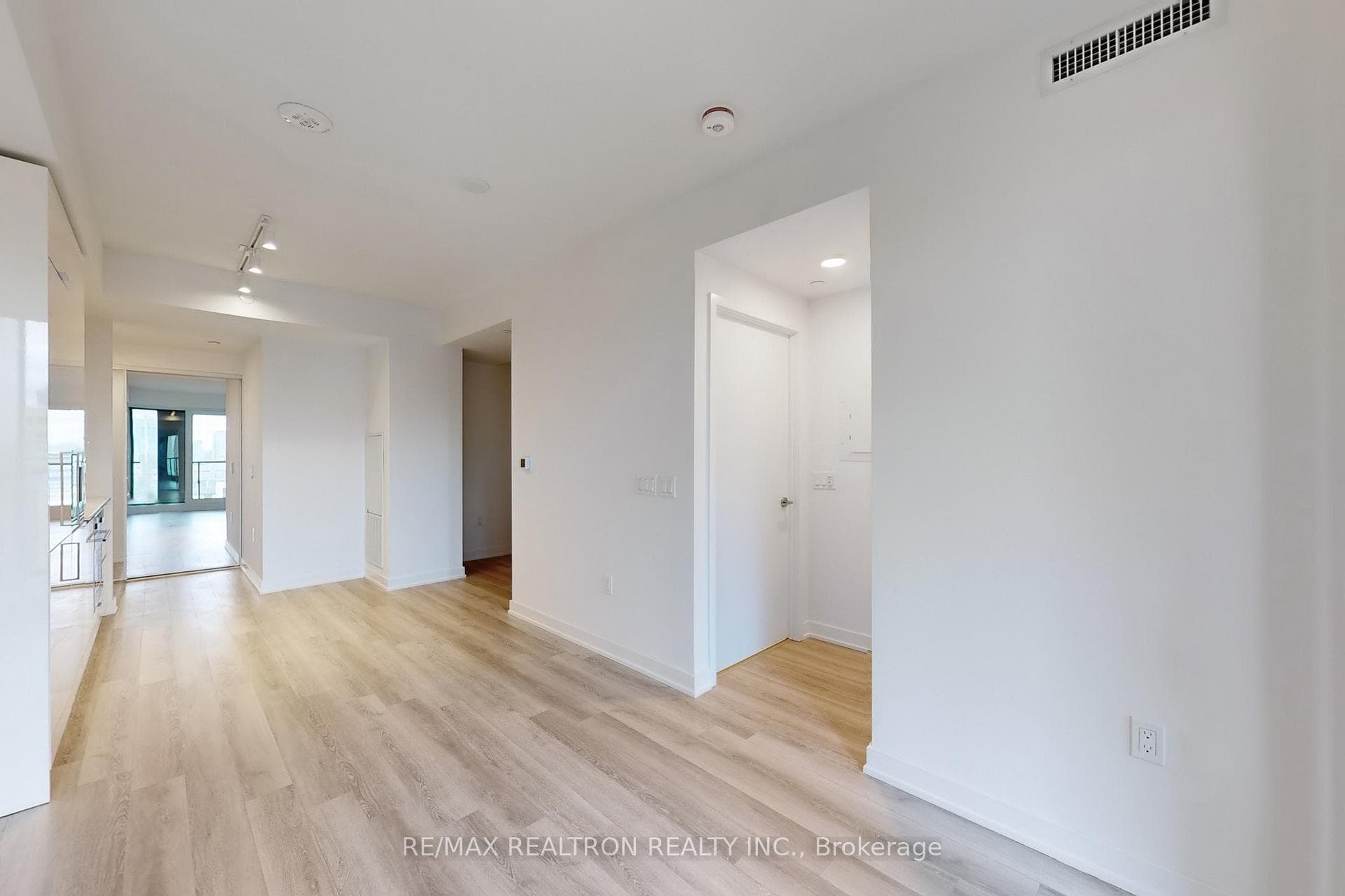 238 Simcoe Street Unit 1901 photo 6