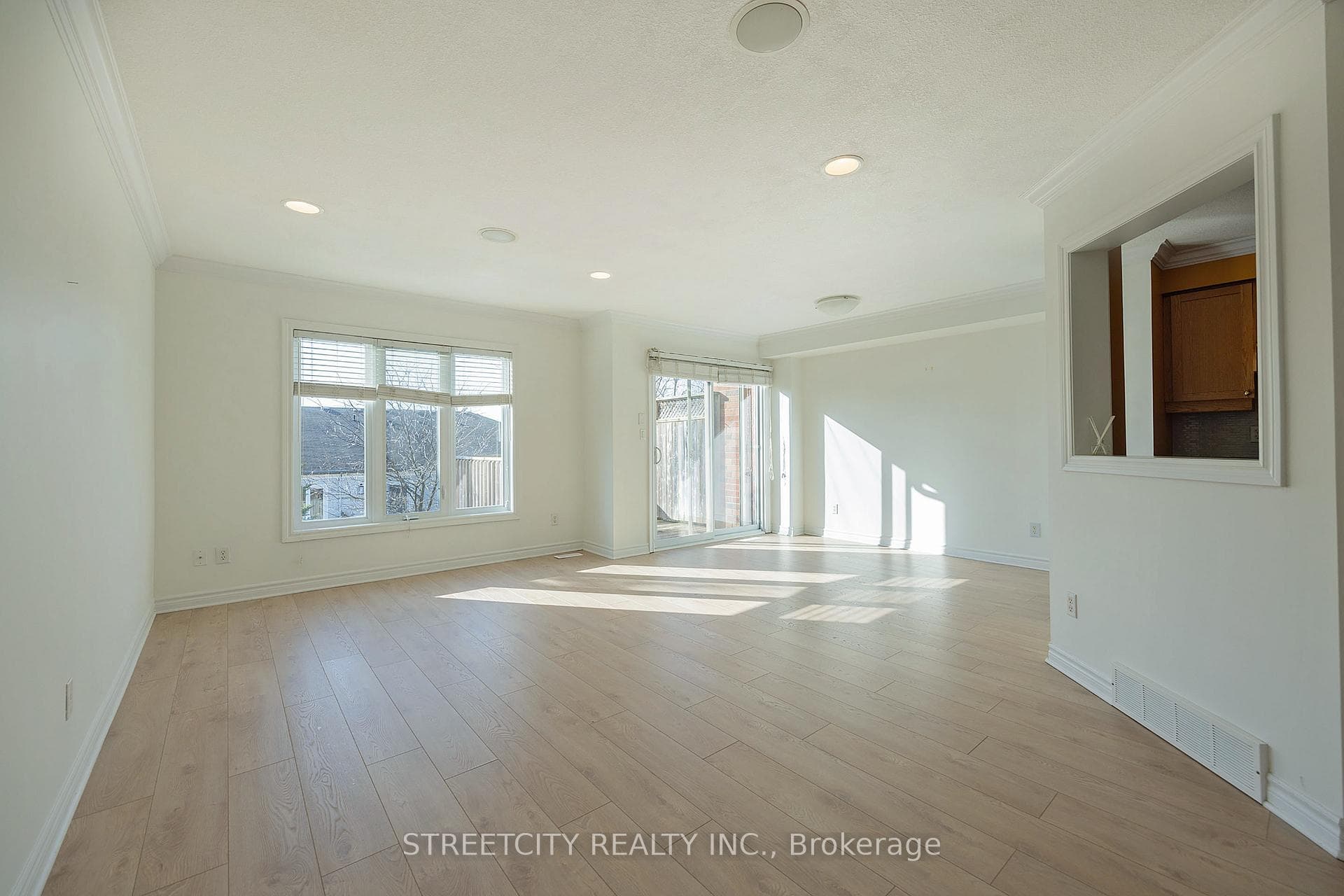 481 Skyline Avenue photo 8