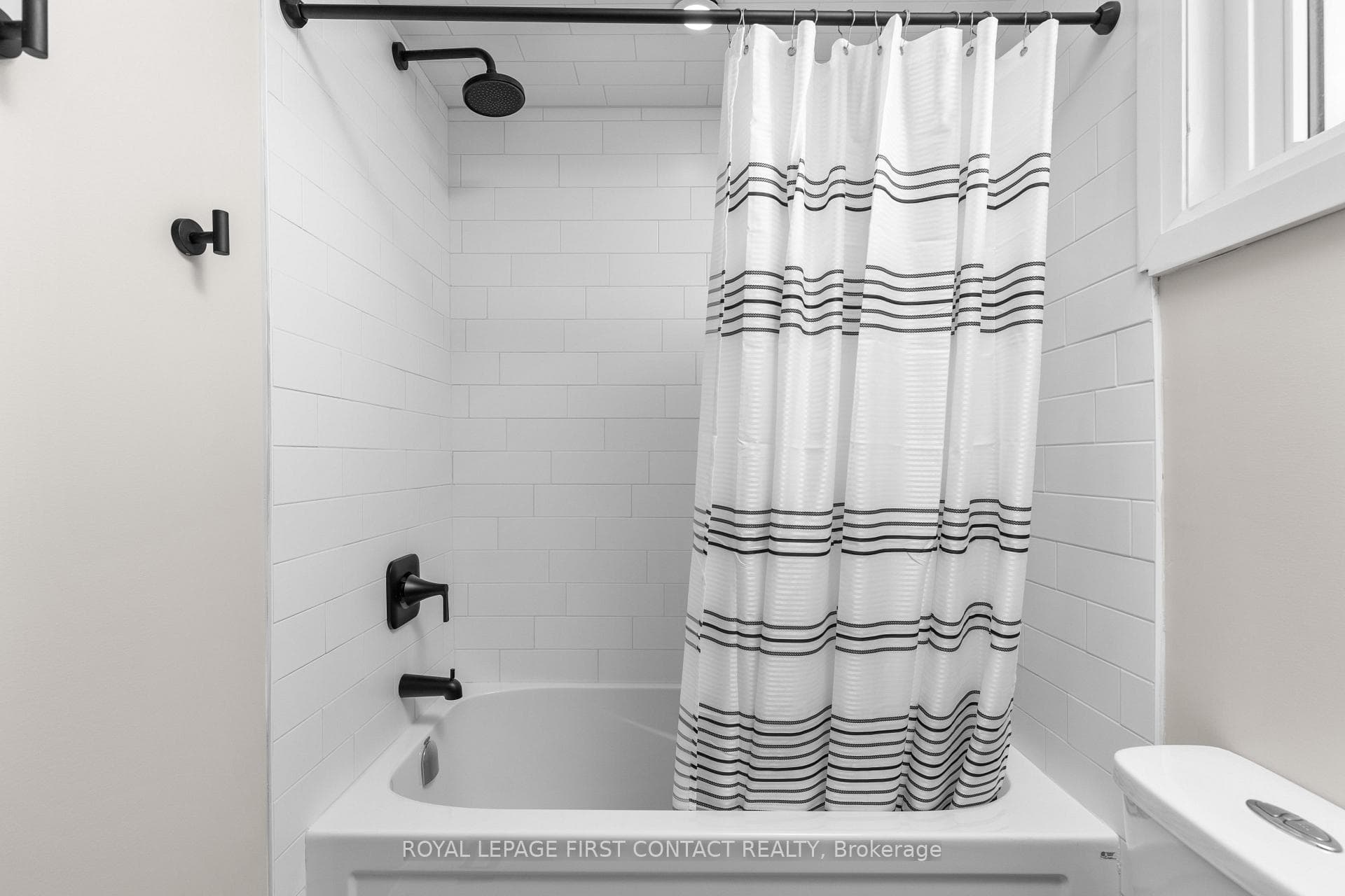 47 Mowat Crescent photo 16