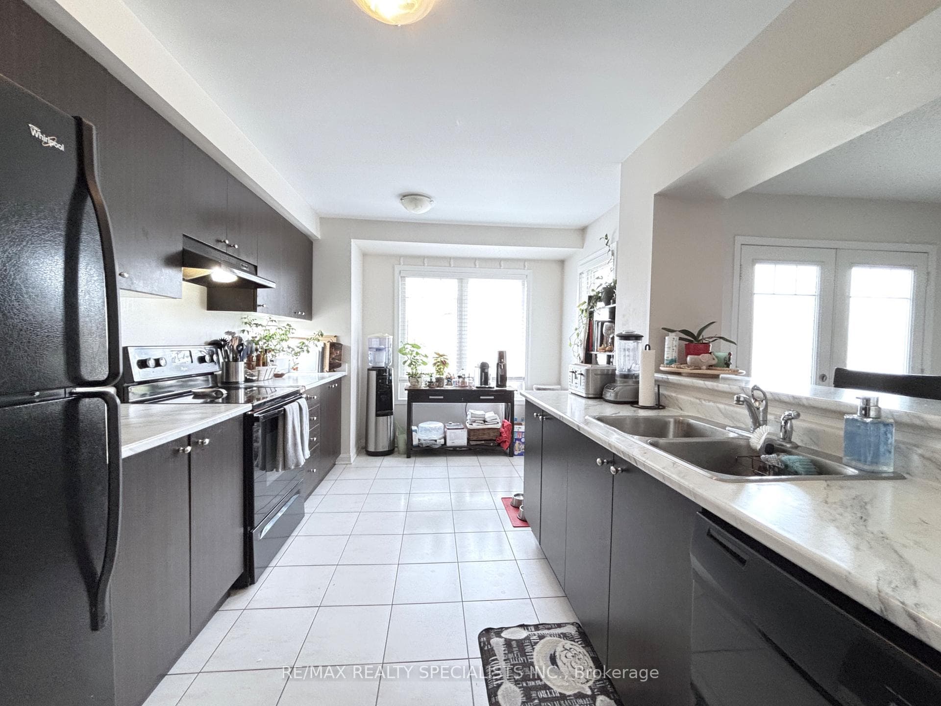 230 Mortimer Crescent photo 7
