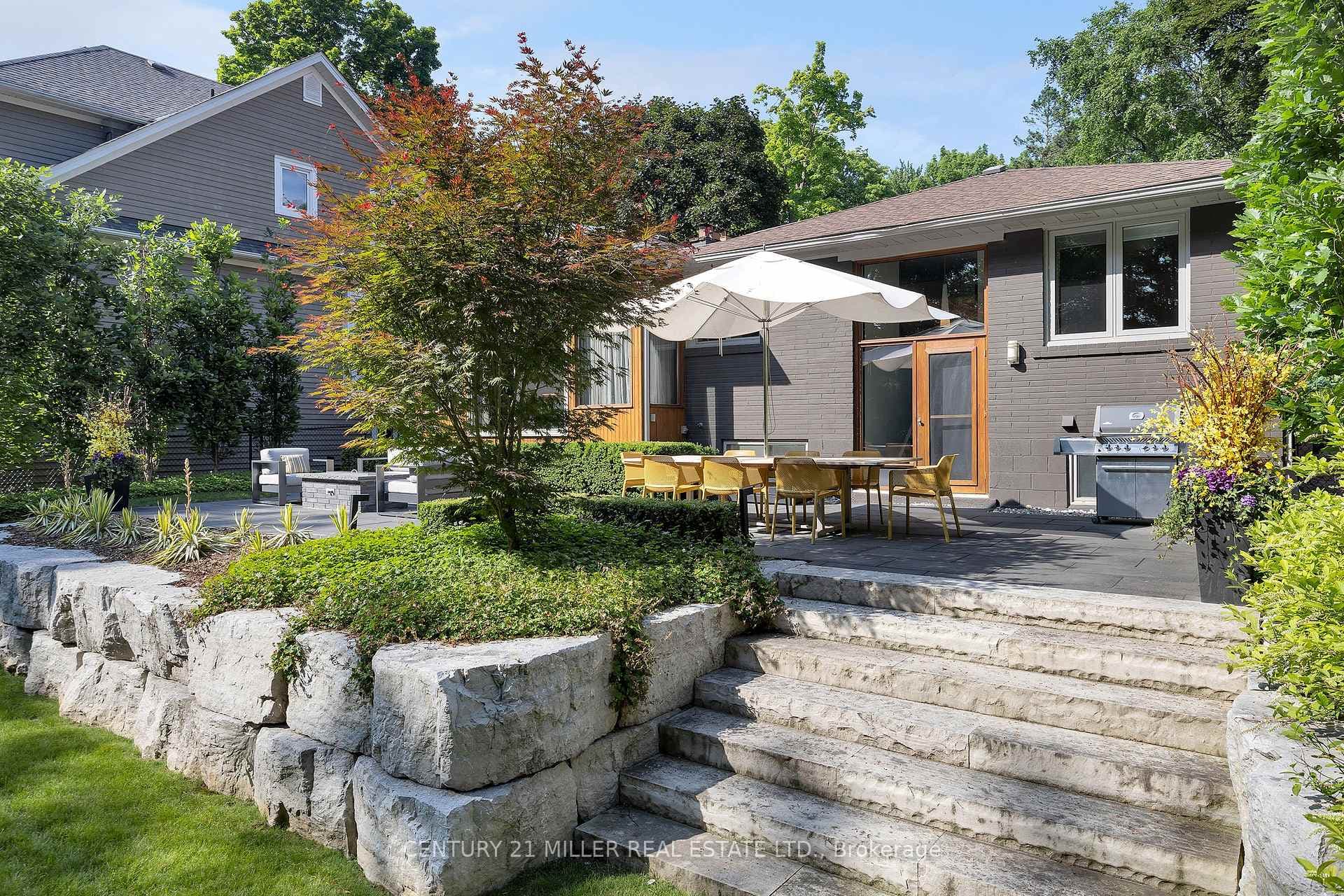 54 Holyrood Avenue photo 33