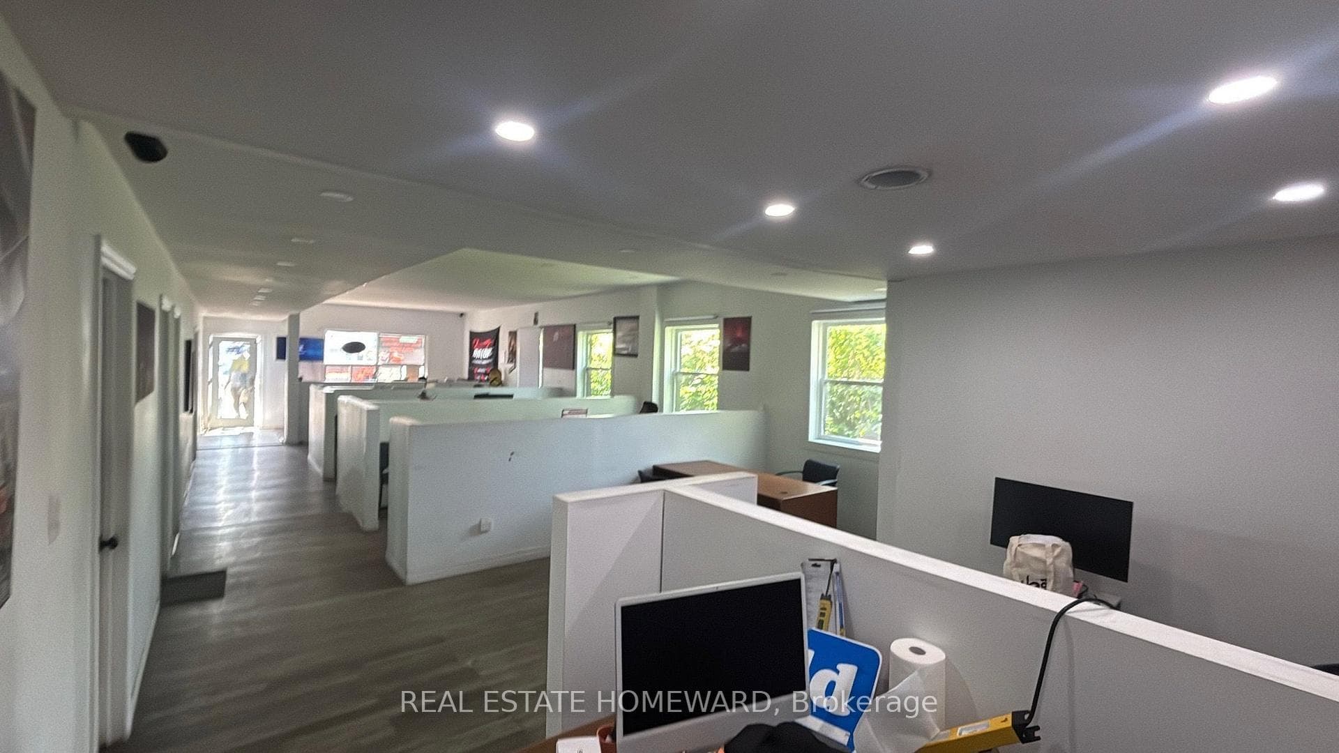 2872 Kingston Road photo 9