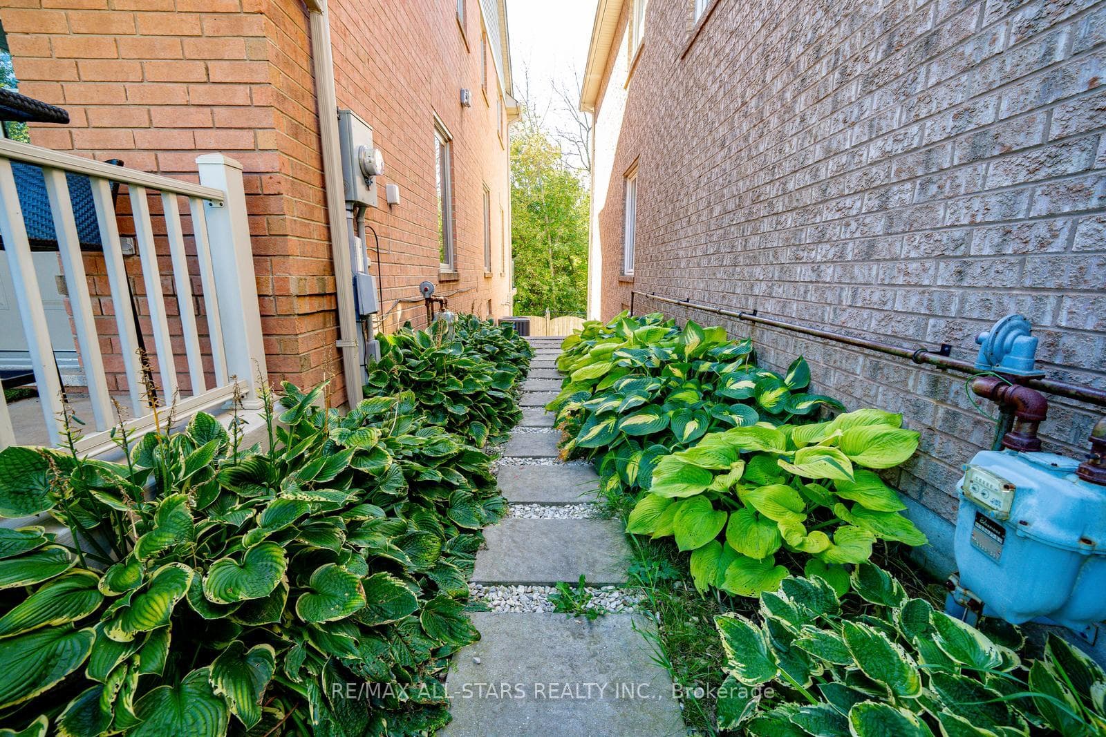 145 Dougherty Crescent photo 38