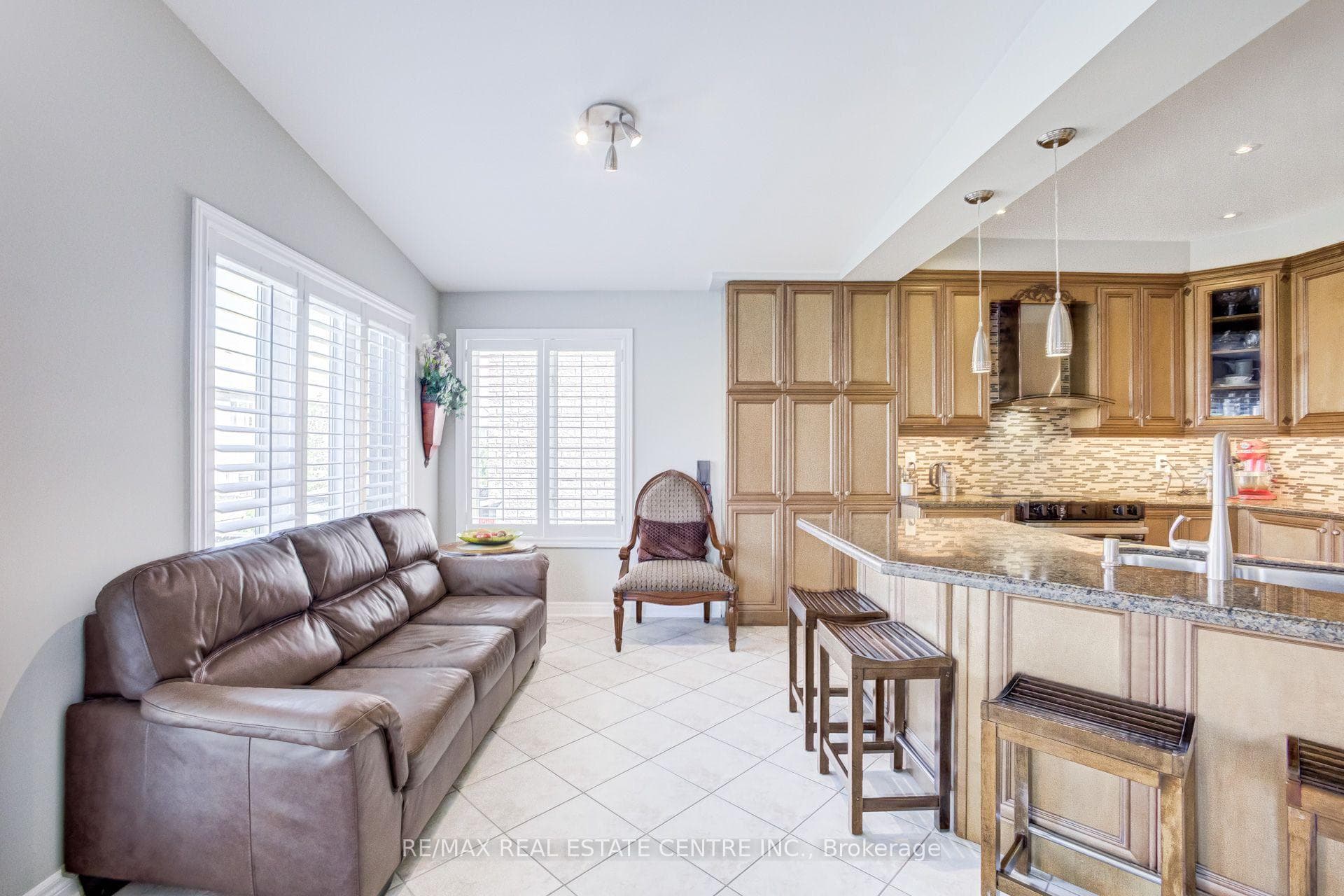 5588 Doctor Peddle Crescent photo 16