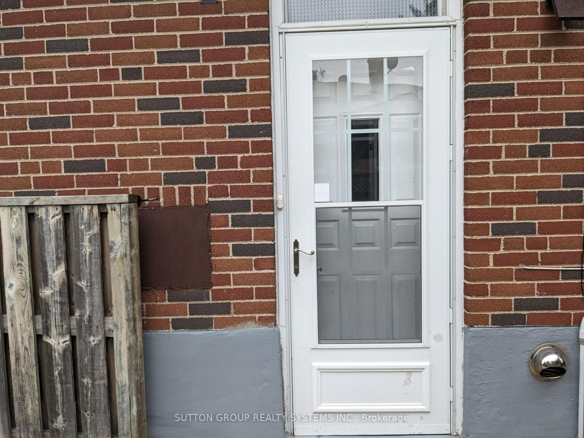 297 Balmoral Drive photo 18