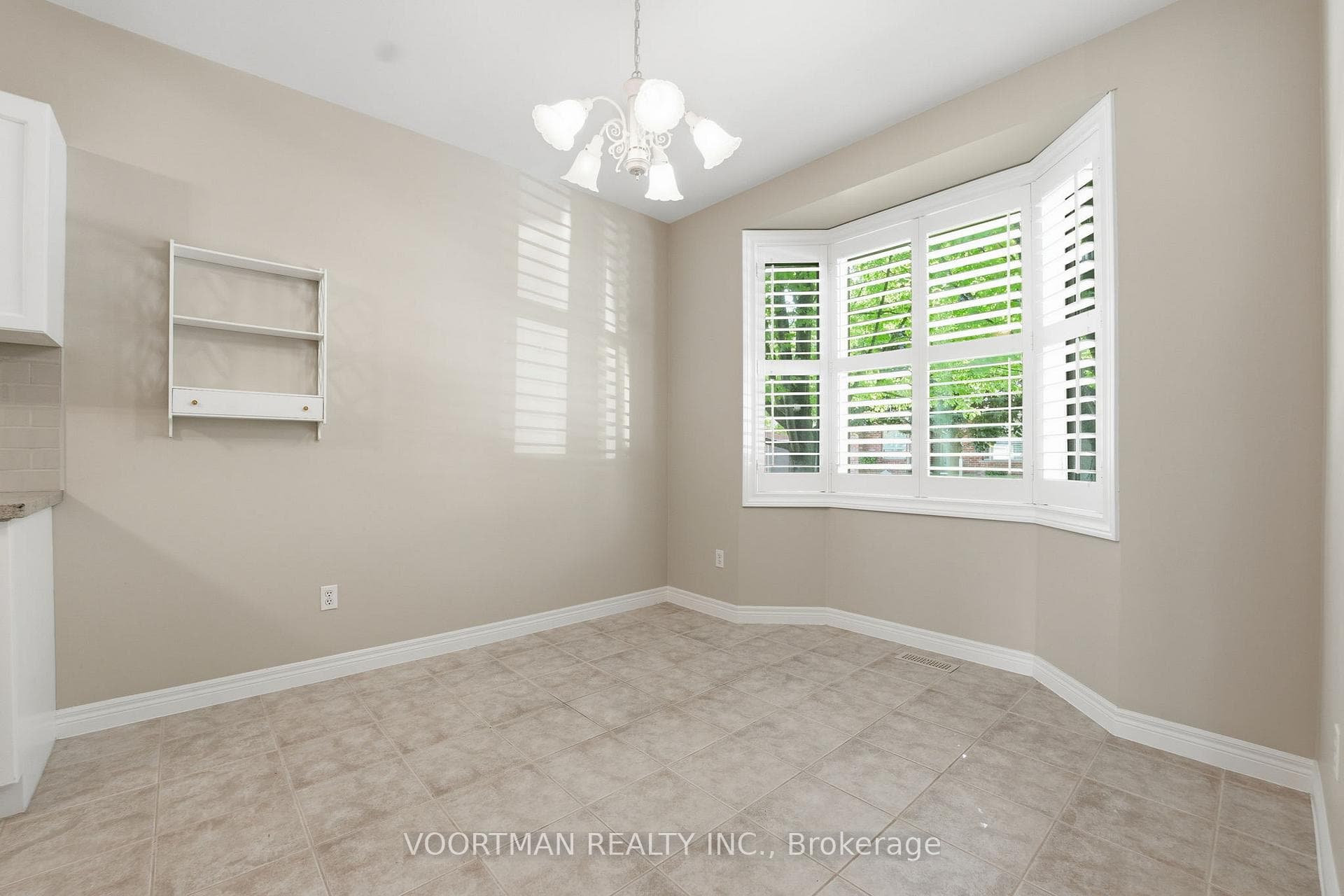 53 Greentrail Drive photo 9