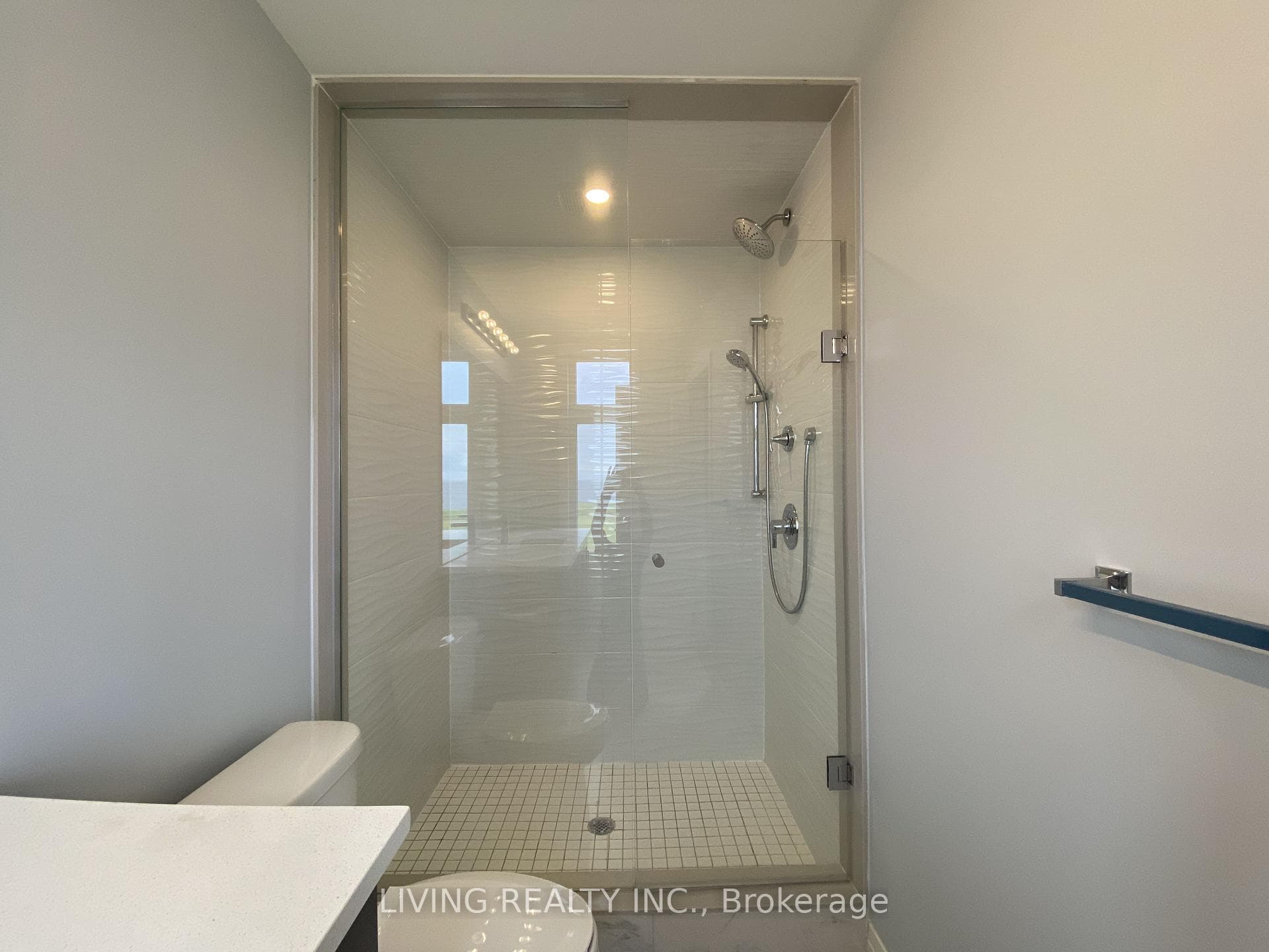 747 Port Darlington Road photo 15