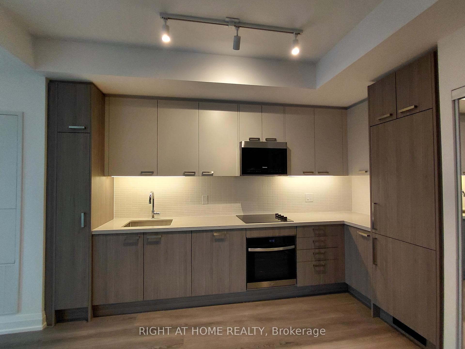 20 Soudan Avenue Unit 2009 photo 3