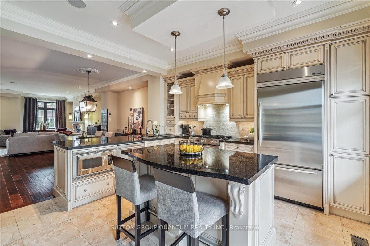 2378 Marine Drive photo 9