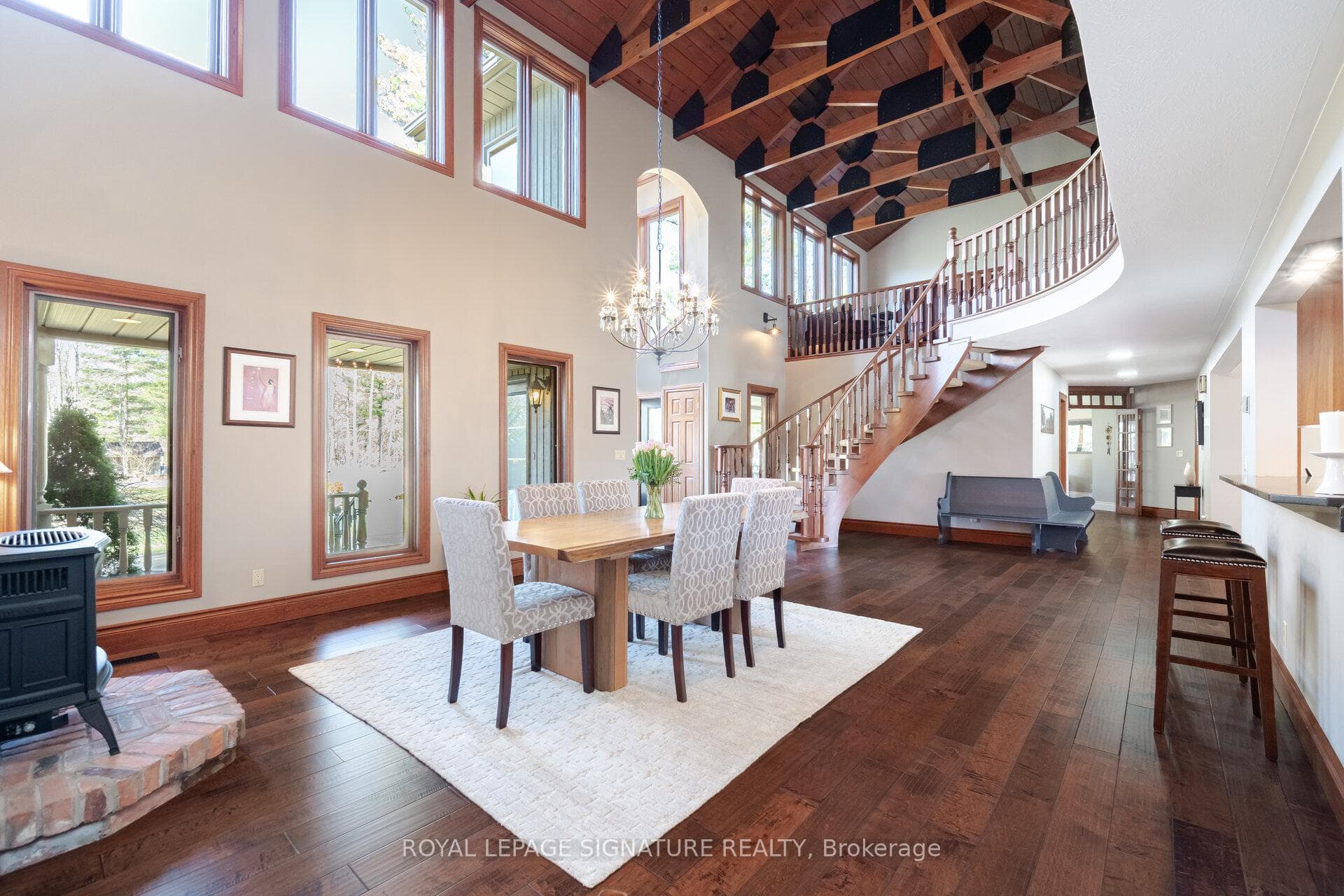 587 Hillcrest Road photo 12