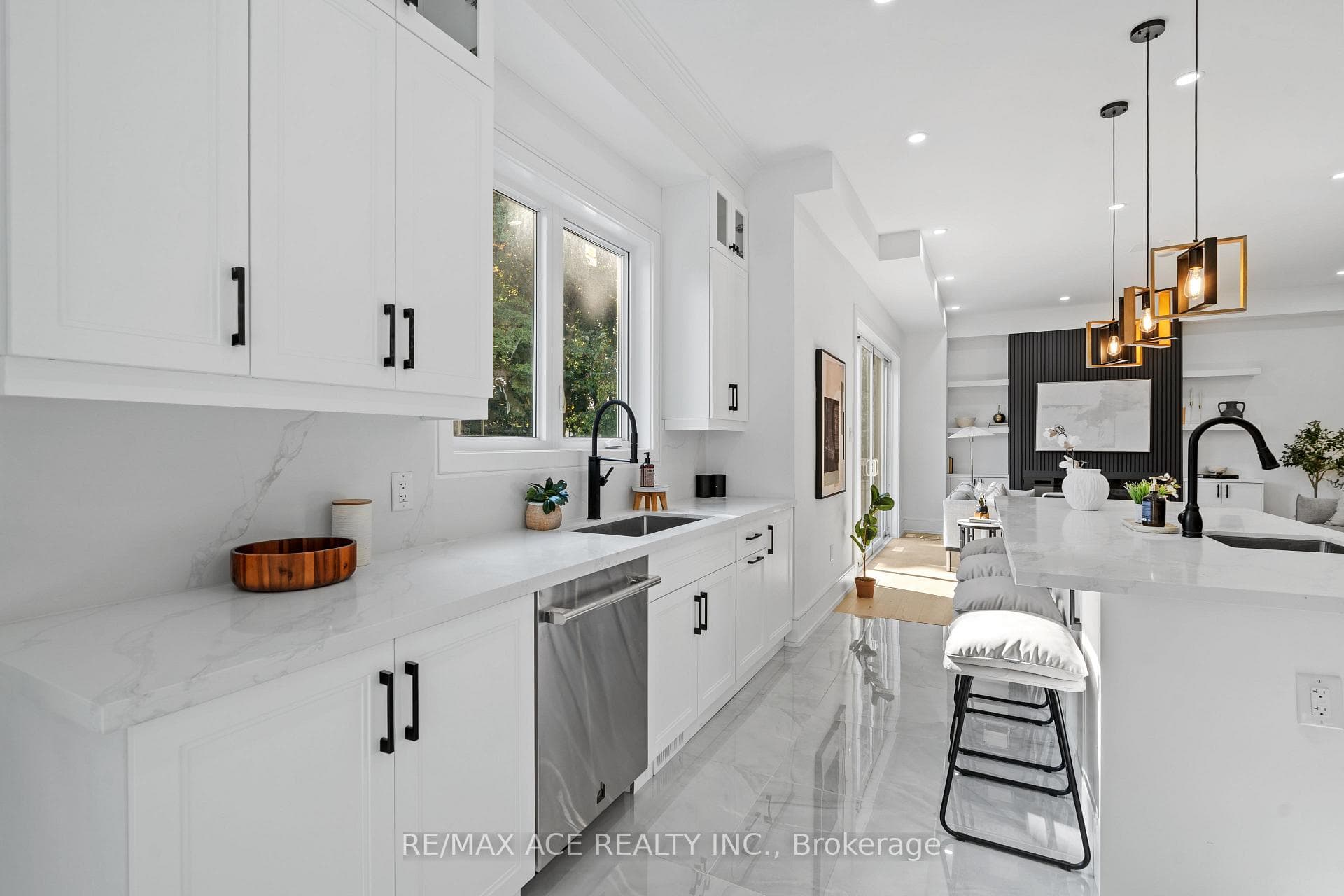 12 McCowan Road photo 25