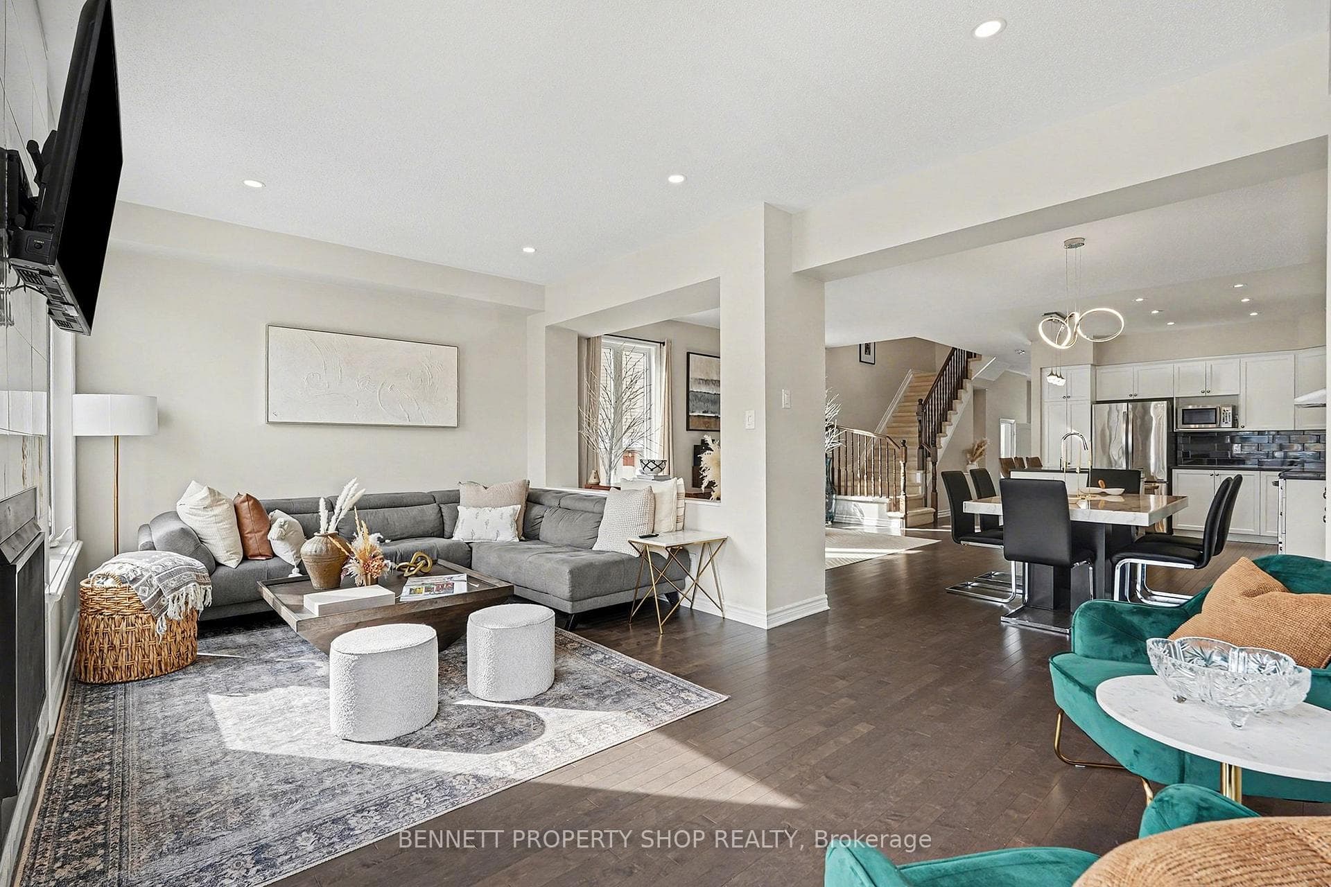 554 Stargazer Crescent photo 8