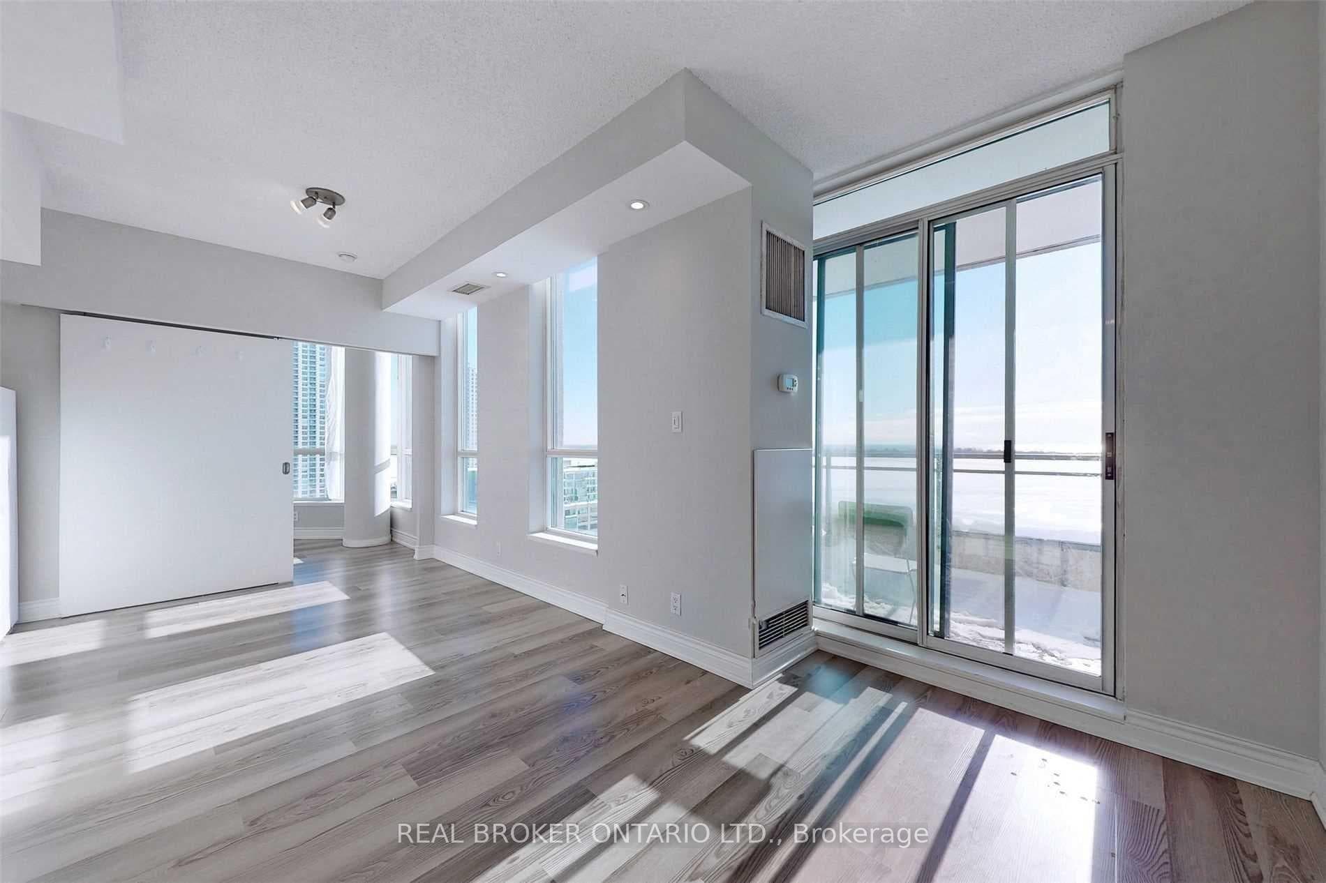 228 Queens Quay Unit 2206 photo 1