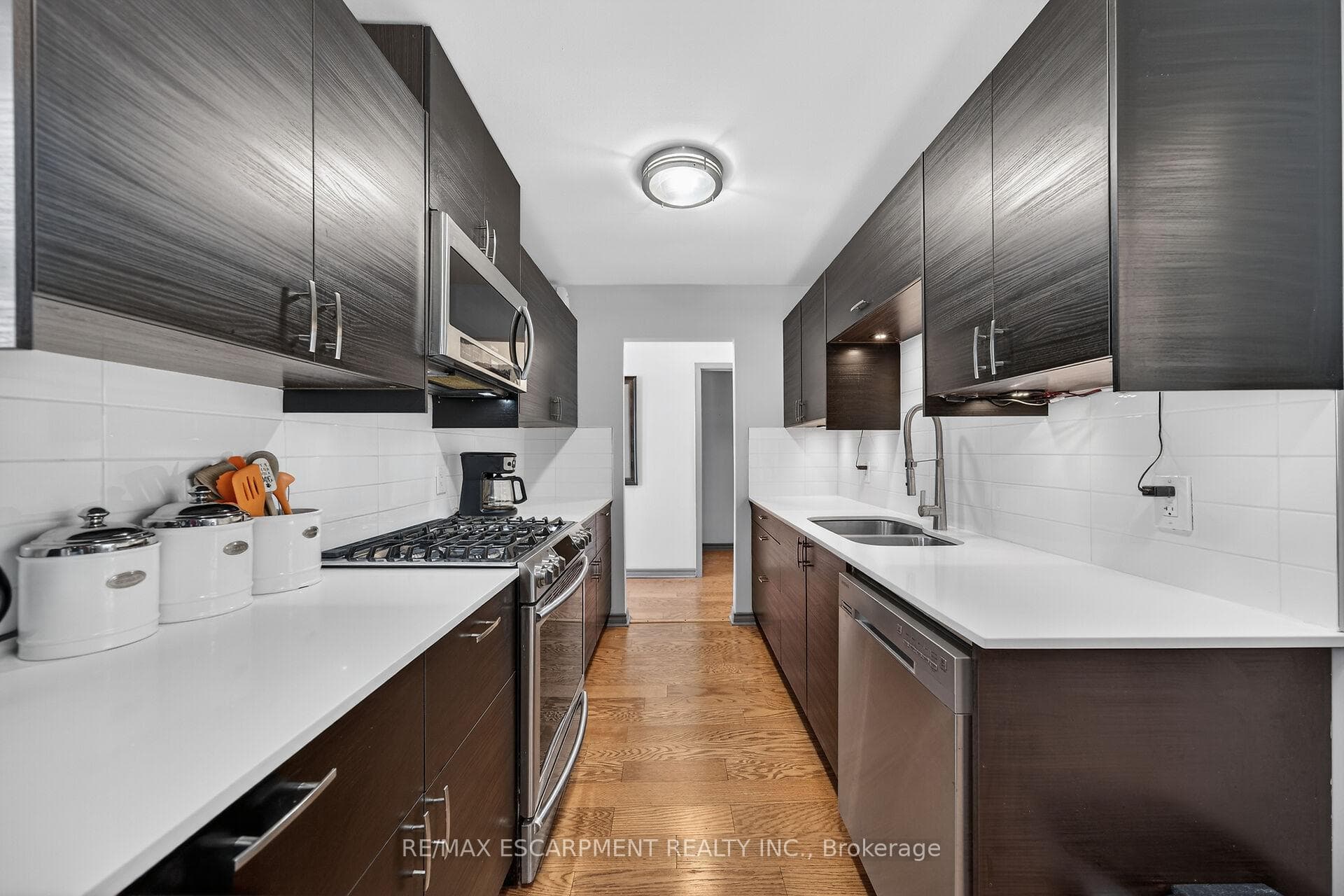 211 Birchcliffe Crescent photo 12