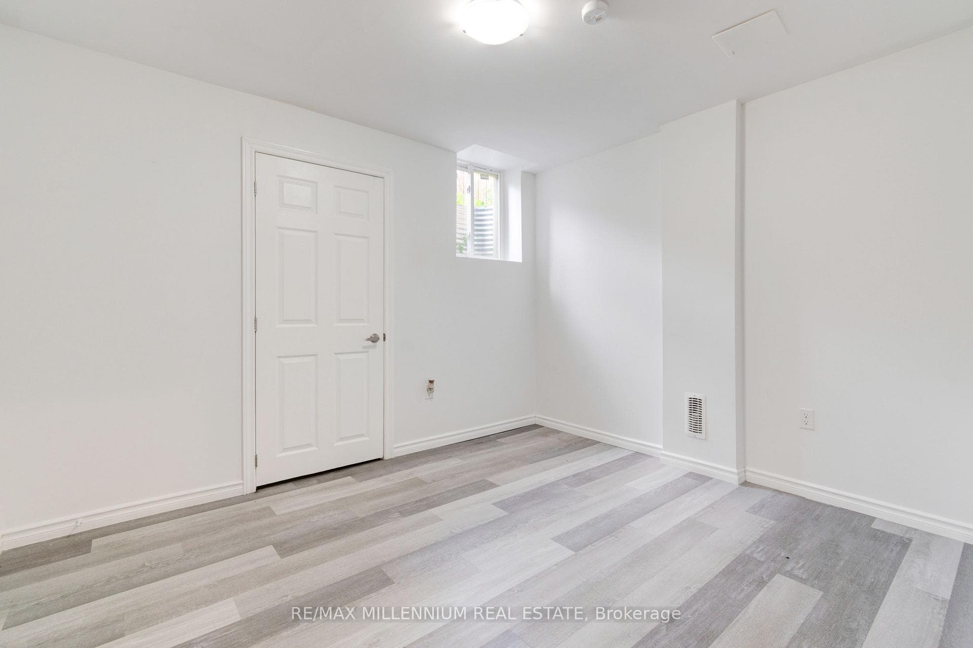 481 Bessborough Drive photo 23