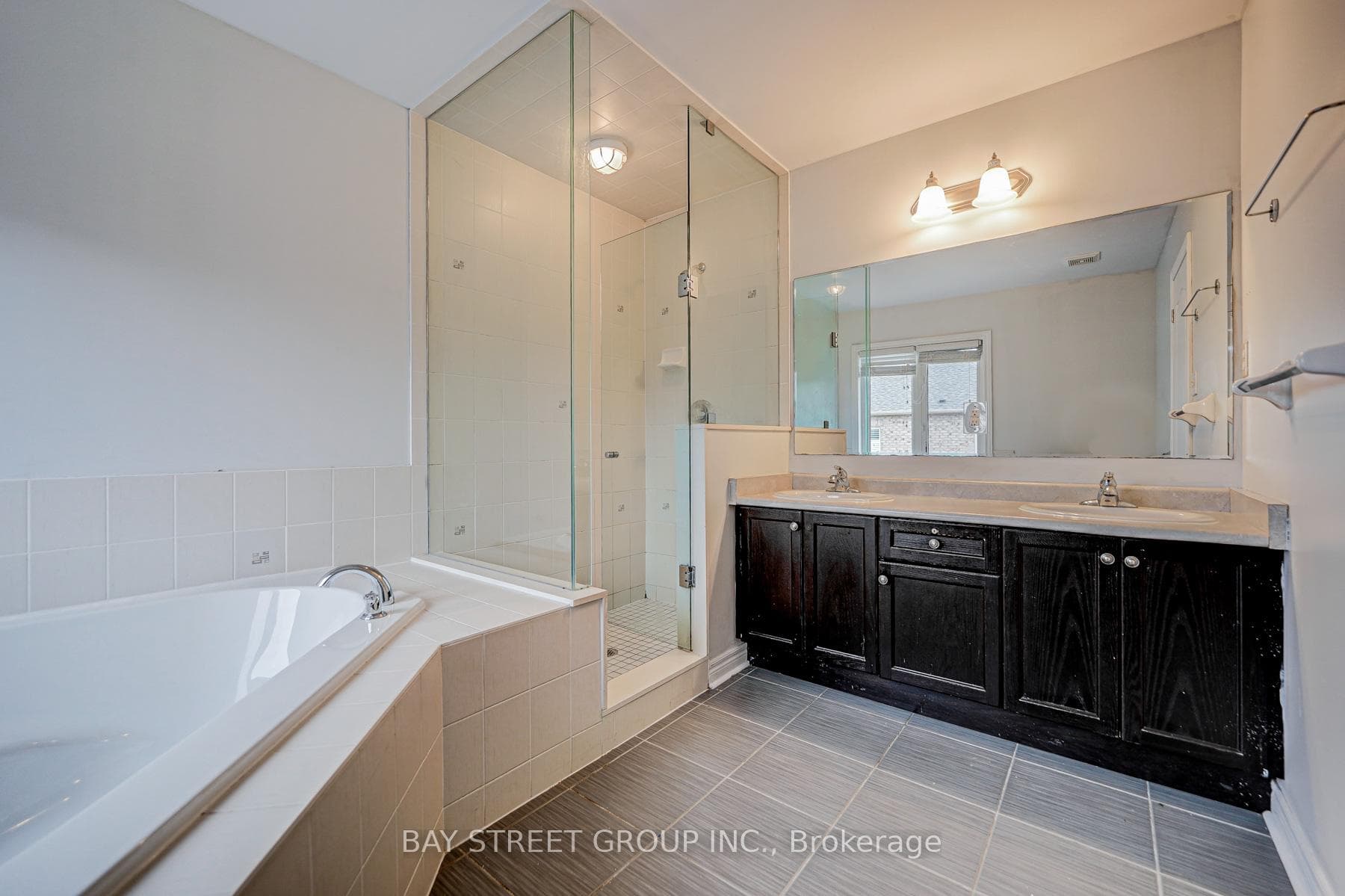 33 Jeffrey Nihda Crescent Unit (Upper) photo 24
