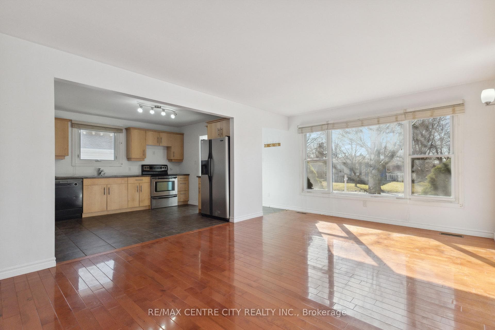 50 Stroud Crescent photo 9