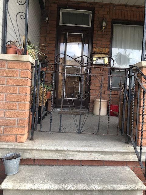 1211 College Street Unit Upper photo 2