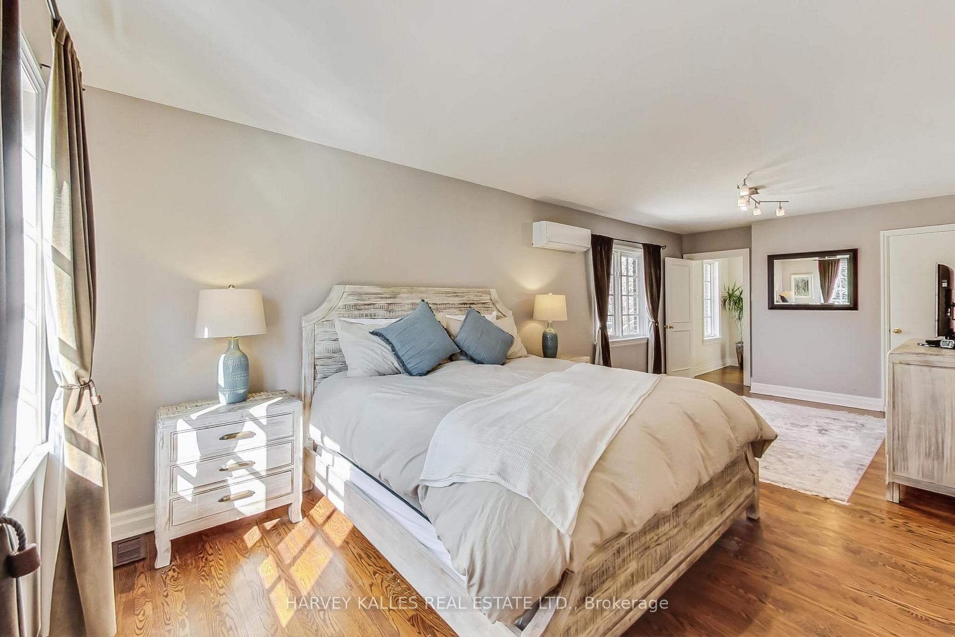 218 Yonge Boulevard photo 23