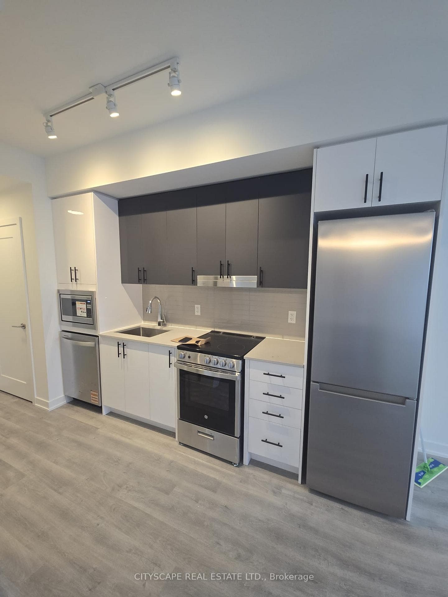 5105 Hurontario Street Unit 3210 photo 7