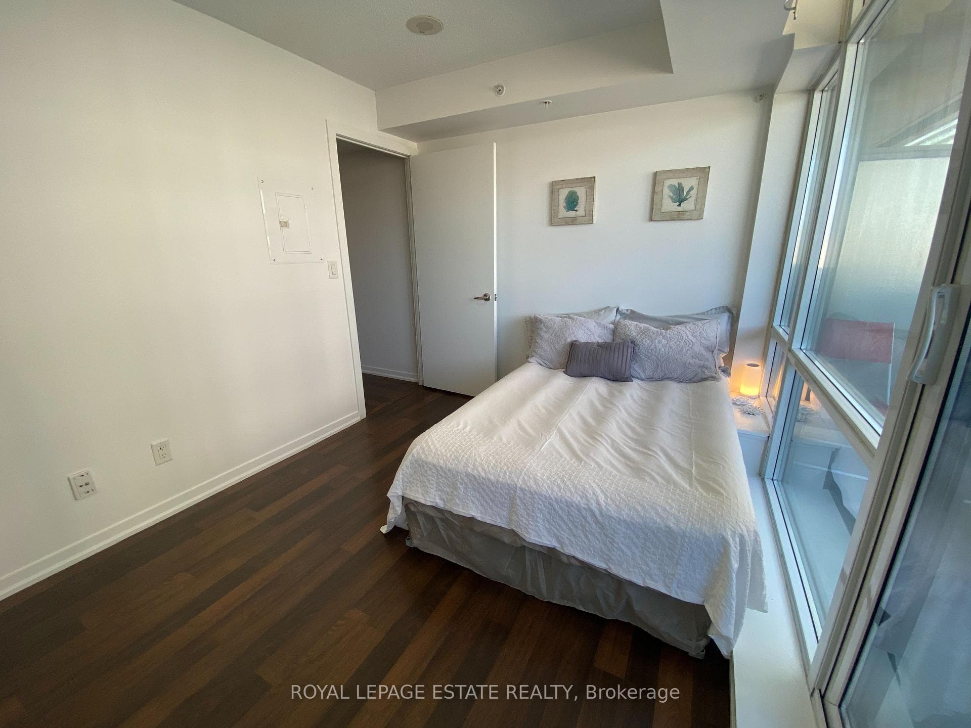 20 Joe Shuster Way Unit 612 photo 4