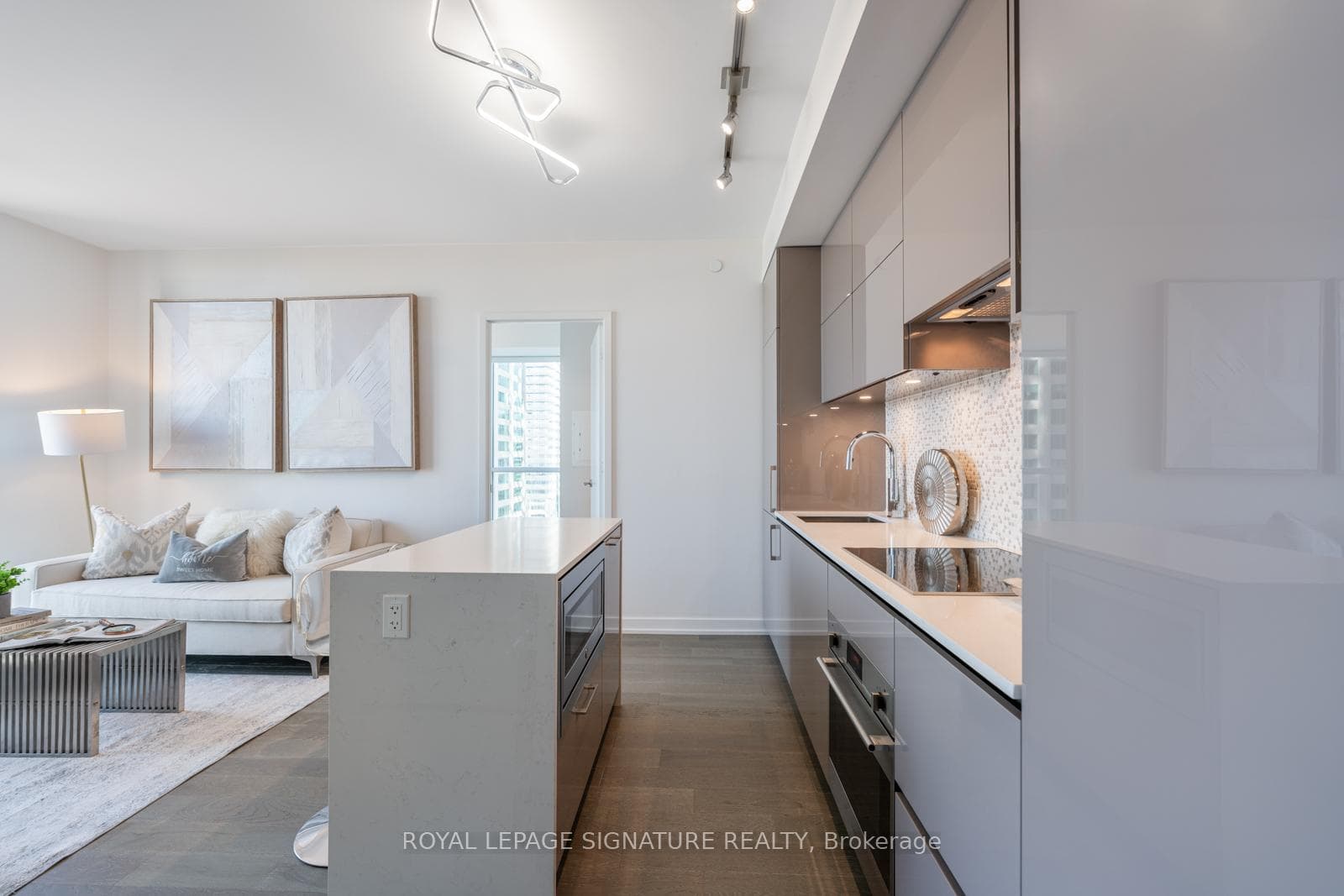 1 Yorkville Avenue Unit 1411 photo 2
