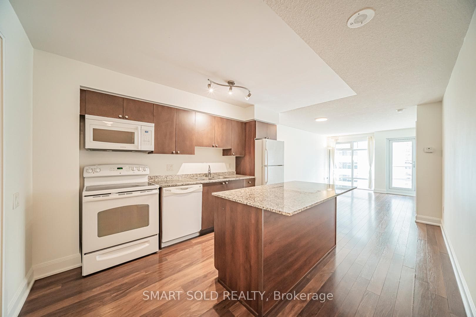 2191 Yonge Street Unit 901 photo 9