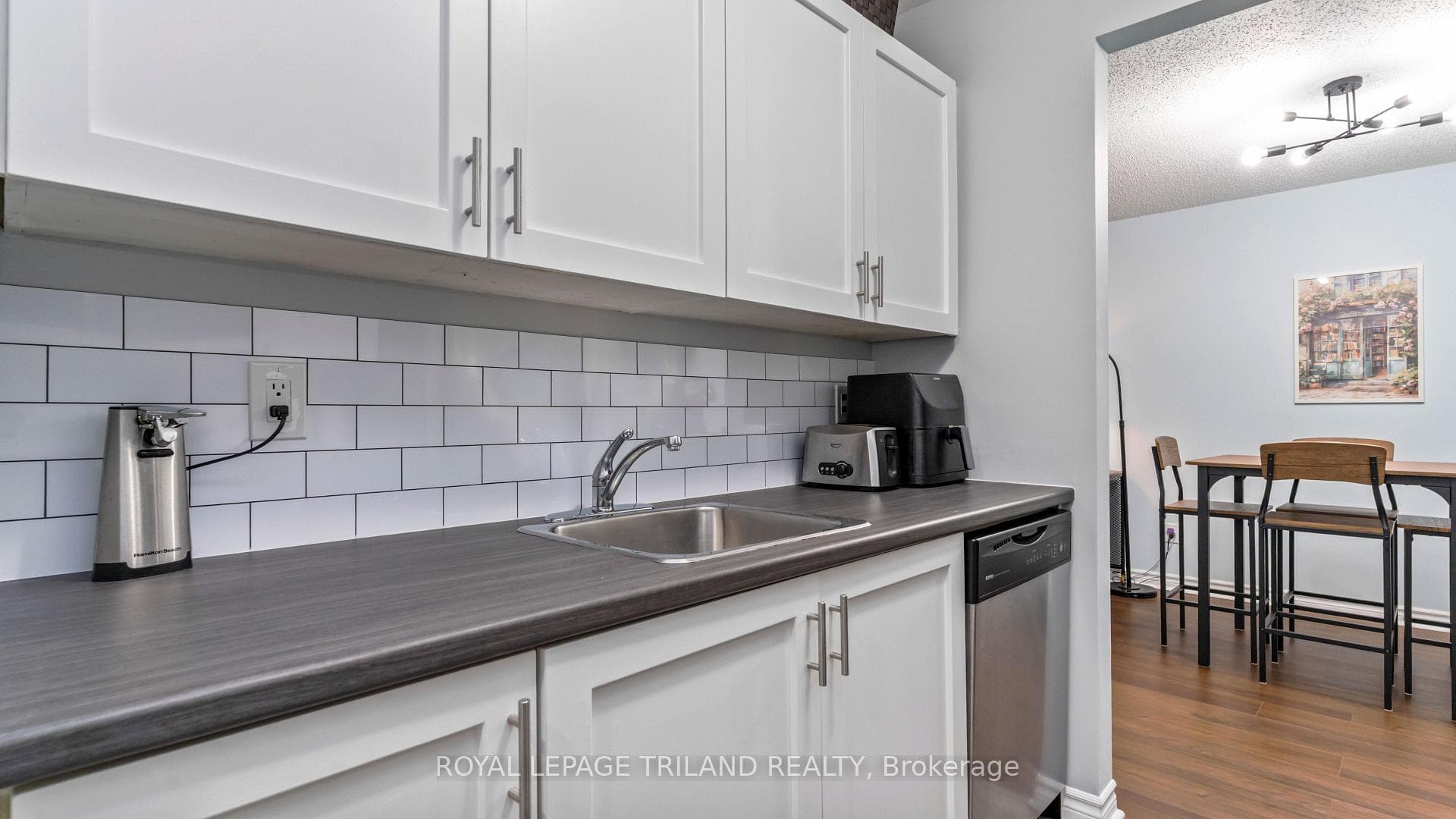 735 DEVERON Crescent Unit 116 photo 8