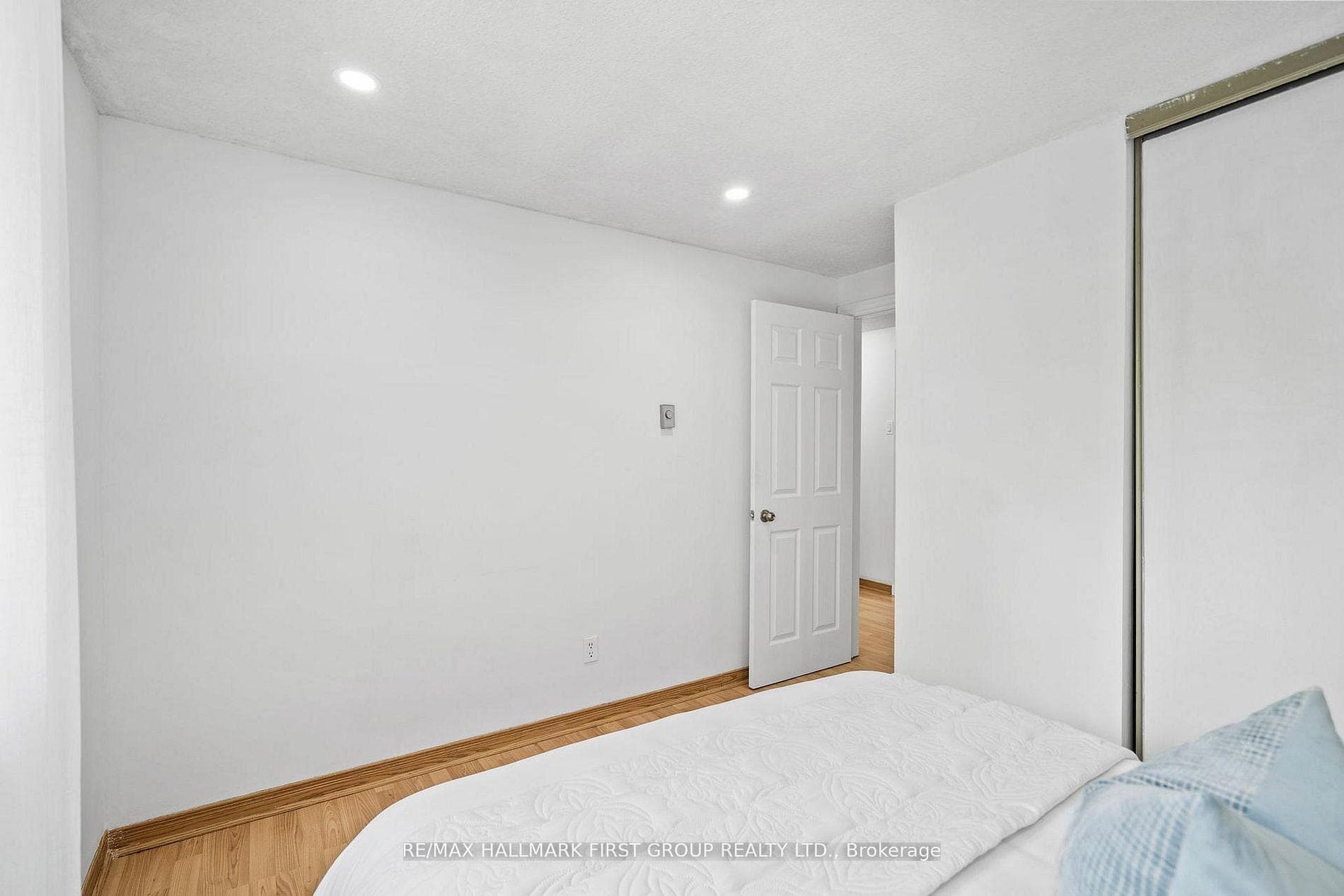 543 Dorchester Drive photo 25