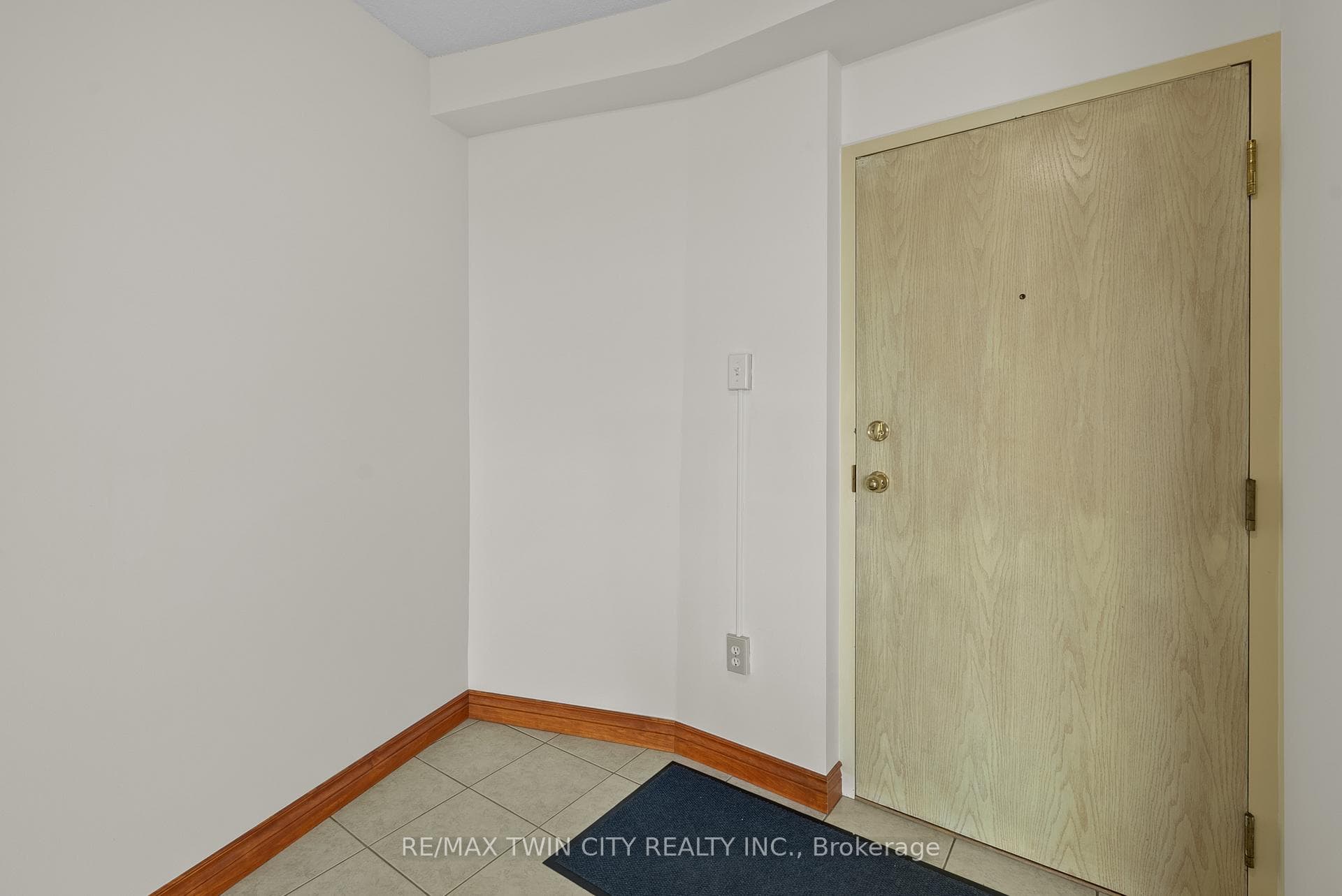 9 Bonheur Court Unit 905 photo 5