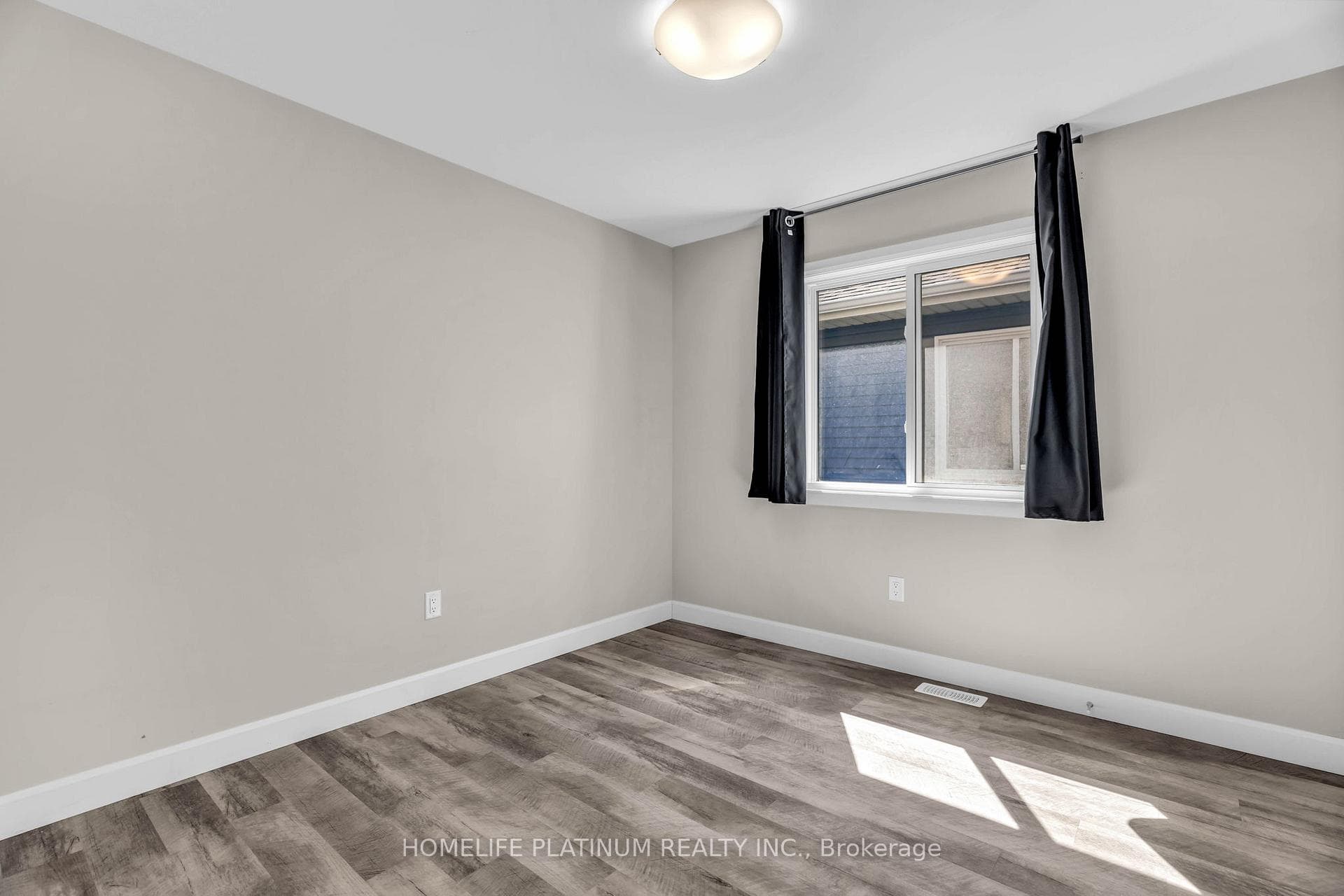 143 Howard Road photo 11