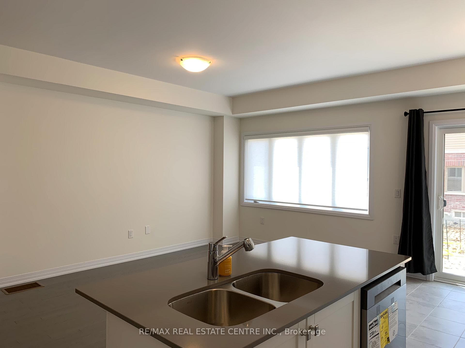 426 Adelaide Street photo 22