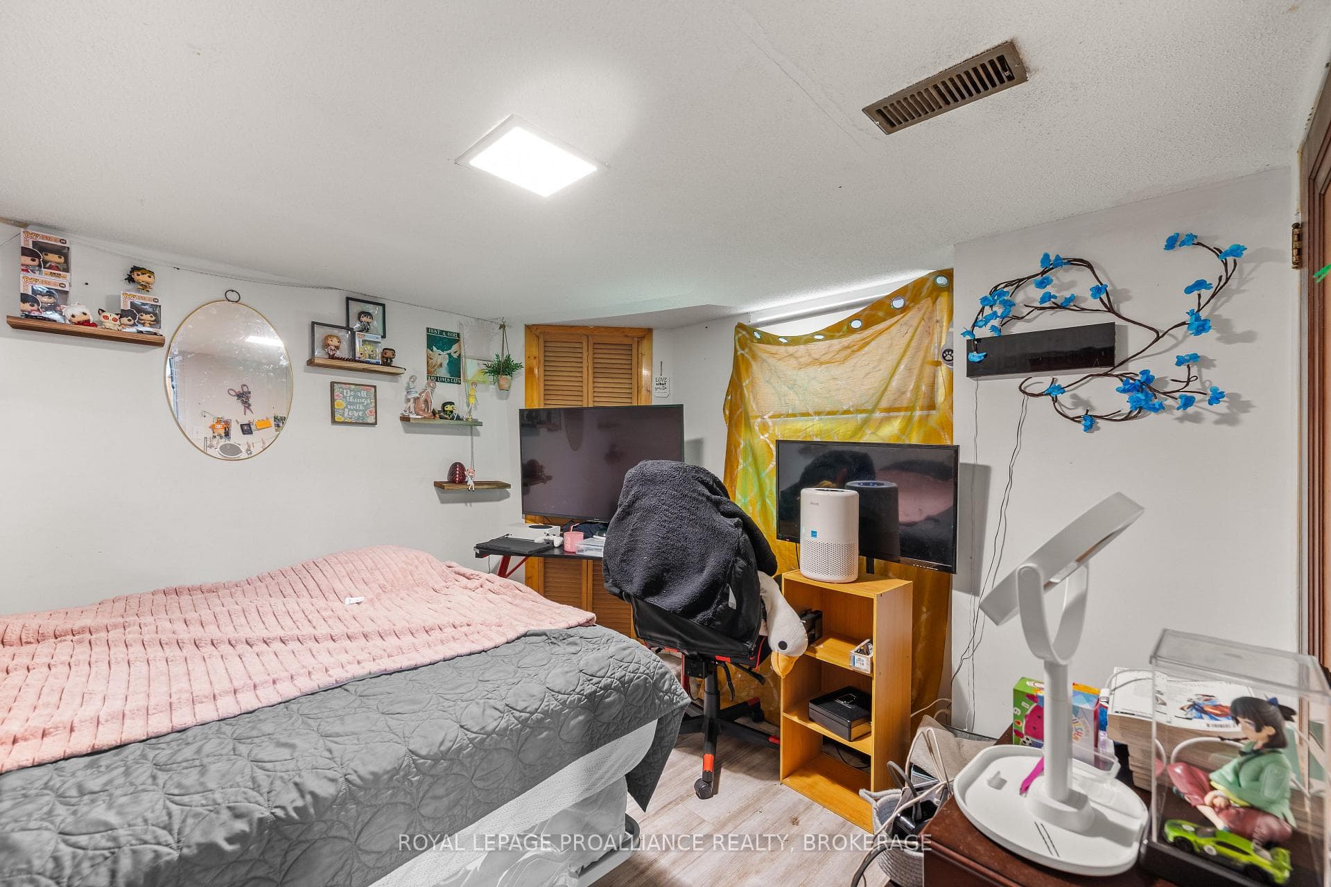 260 Elmwood Street photo 25