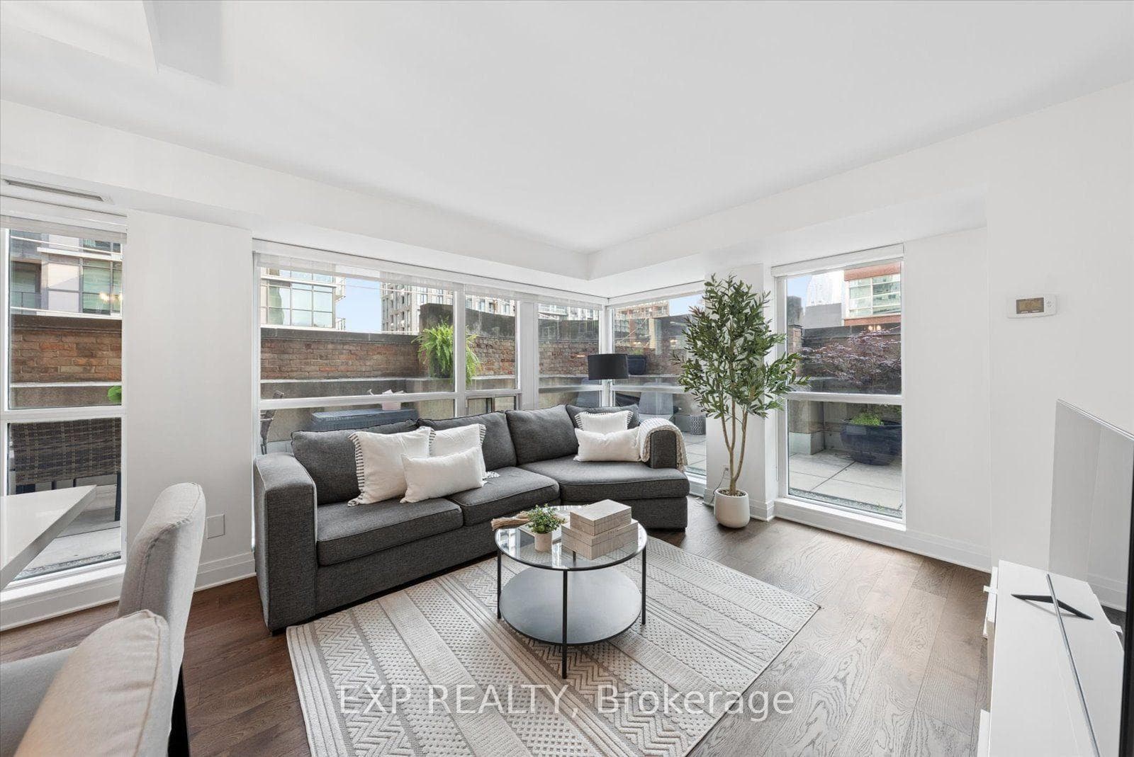 230 King Street Unit 408 photo 9