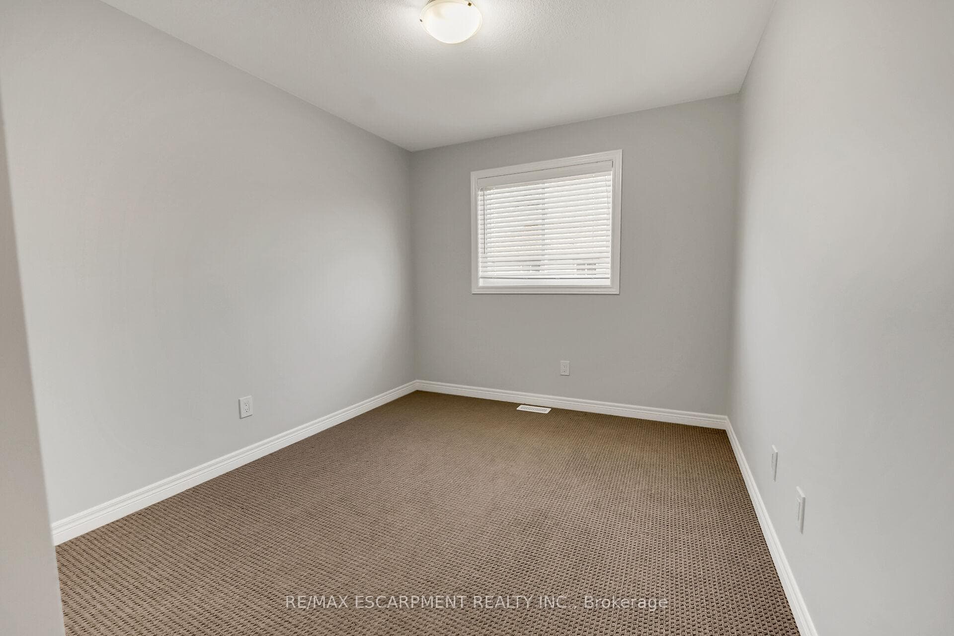 152 Heron Street photo 22