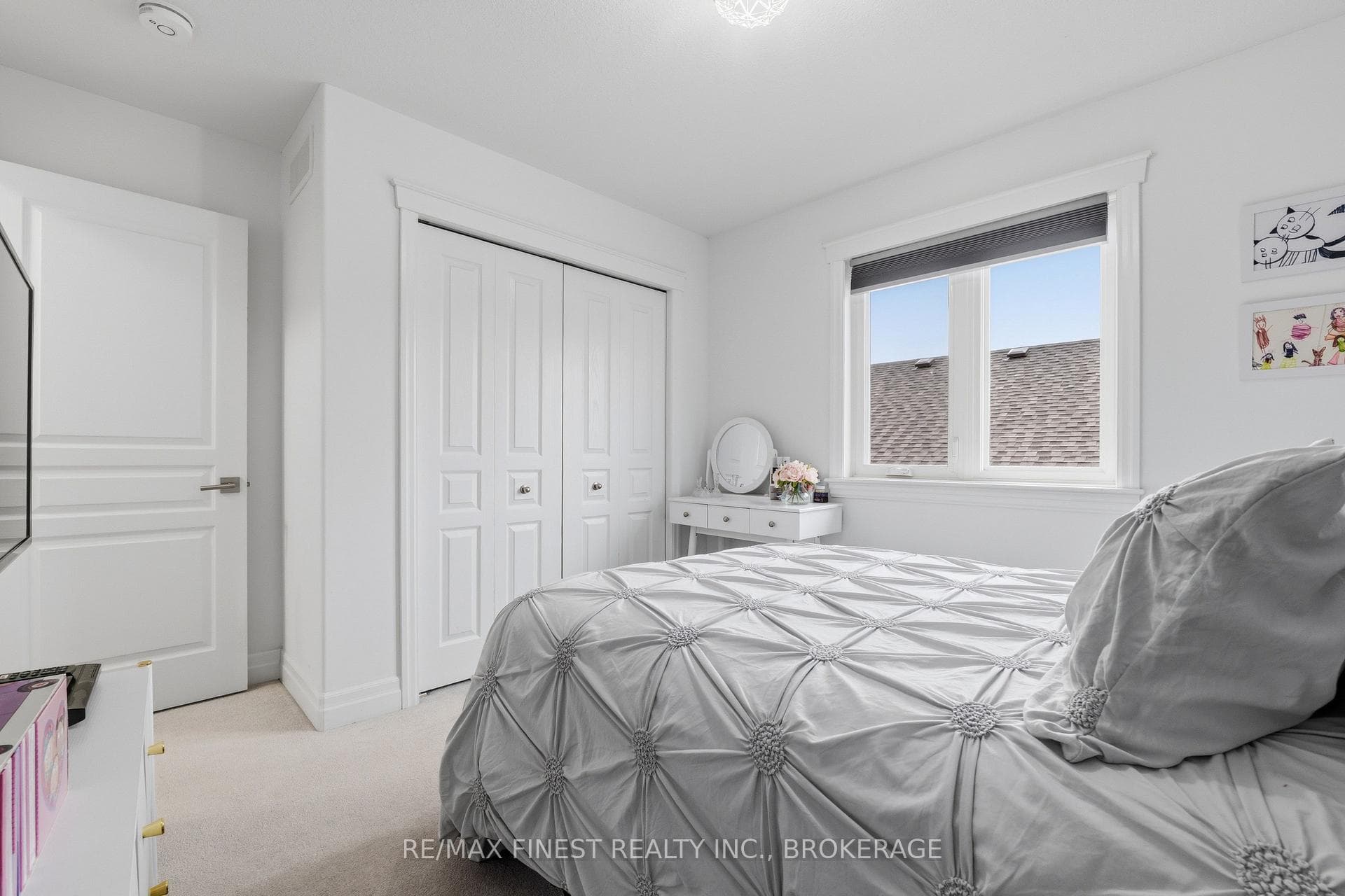 1298 CARFA Crescent photo 30