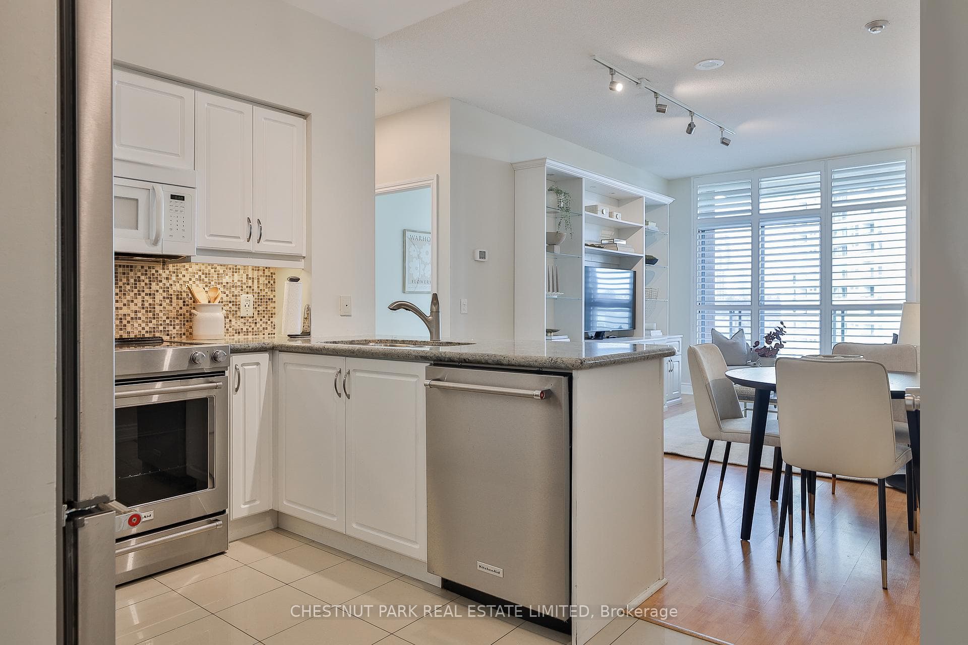 319 Merton Street Unit 1013 photo 6
