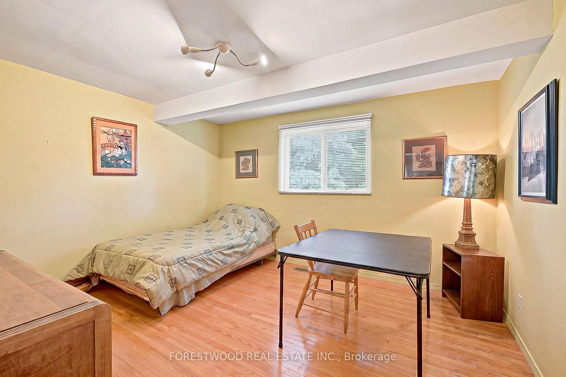 523 Hyacinthe Boulevard photo 29
