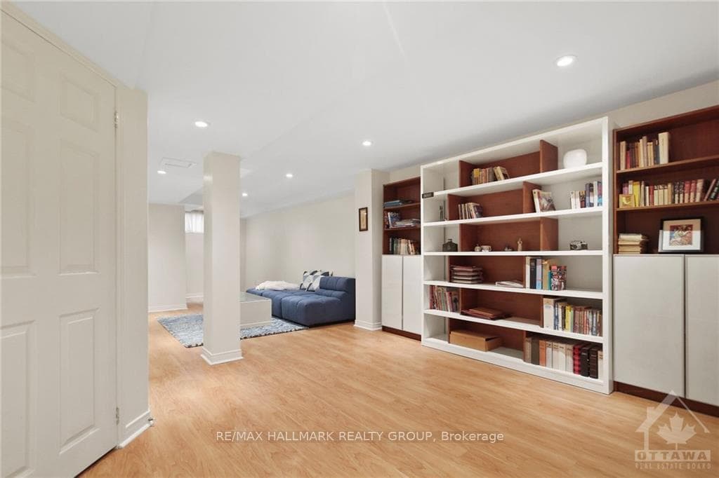87 GRENADIER Way photo 26