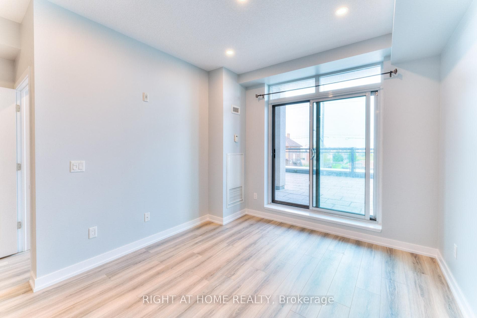 2486 Old Bronte Road Unit 320 photo 9