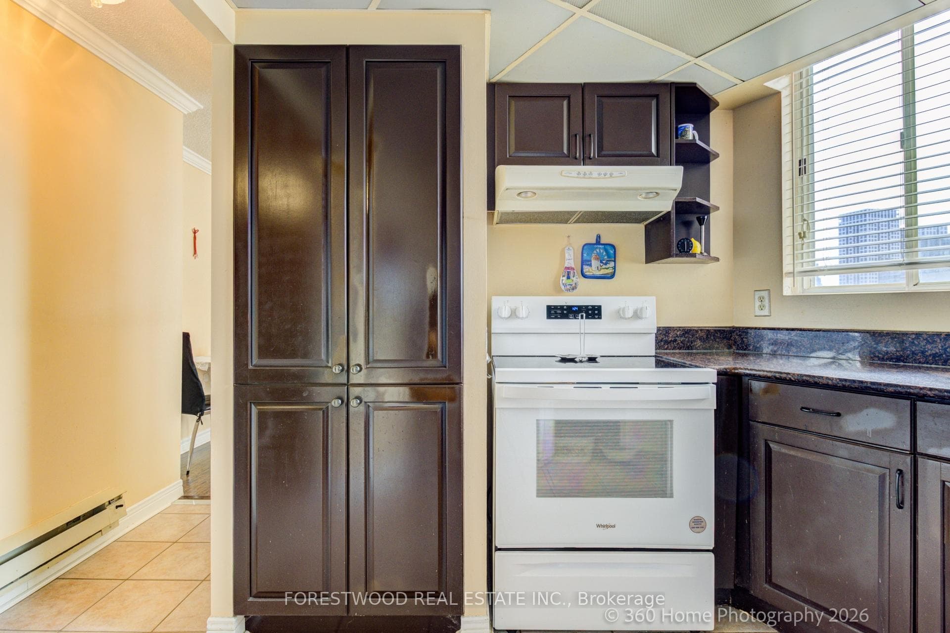 3700 Kaneff Crescent Unit 2202 photo 11