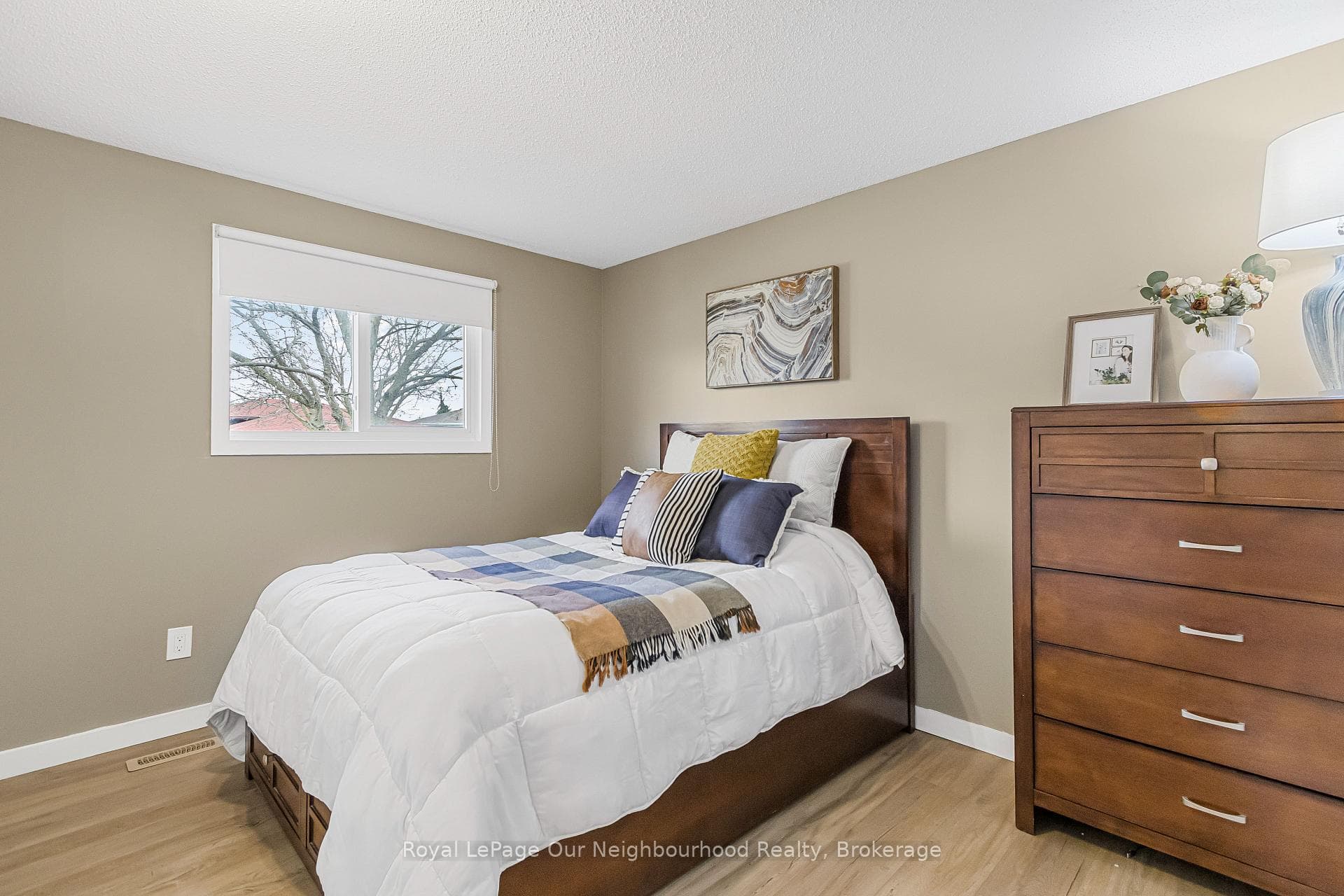 2 Woodfern Road photo 21