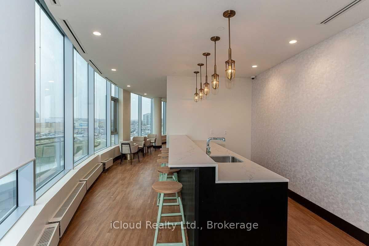 2520 Eglinton Avenue Unit 822 photo 5