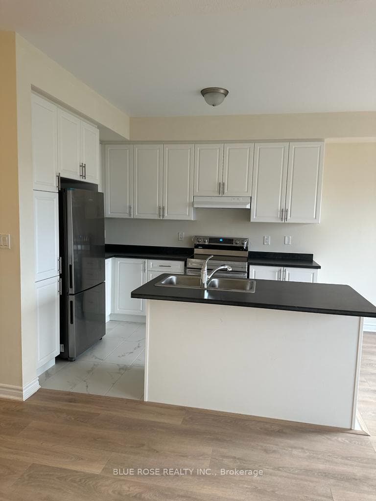 125 Sapphire Way photo 3