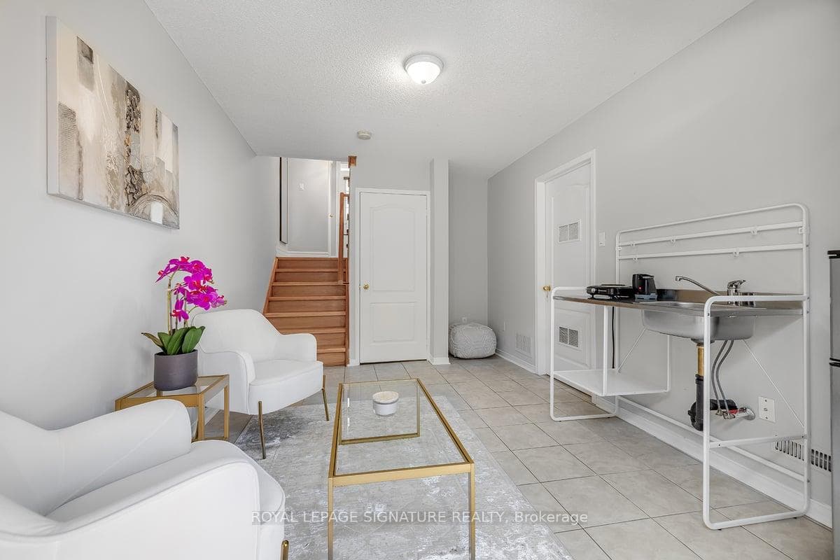 162 Parktree Drive photo 4