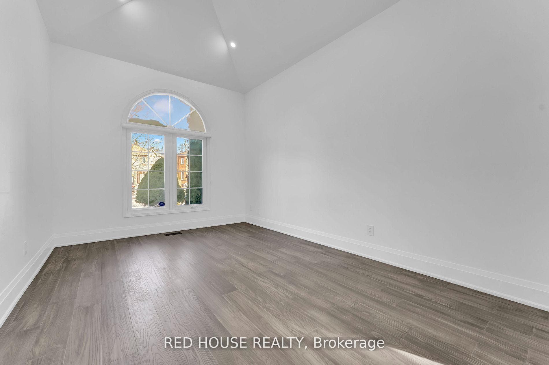 985 Sandcliff Drive photo 16