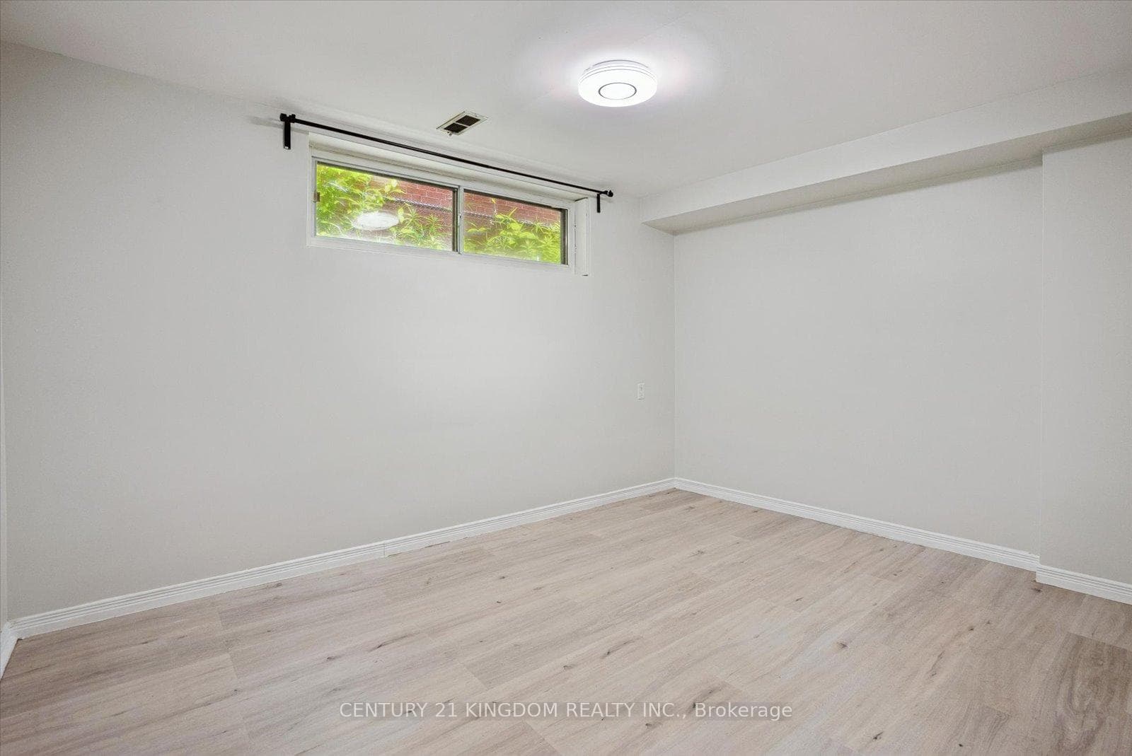 37 Robinson Avenue Unit Lower photo 18