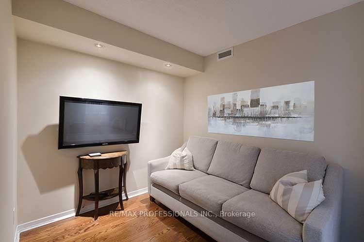 1040 The Queensway Avenue Unit 419 photo 17